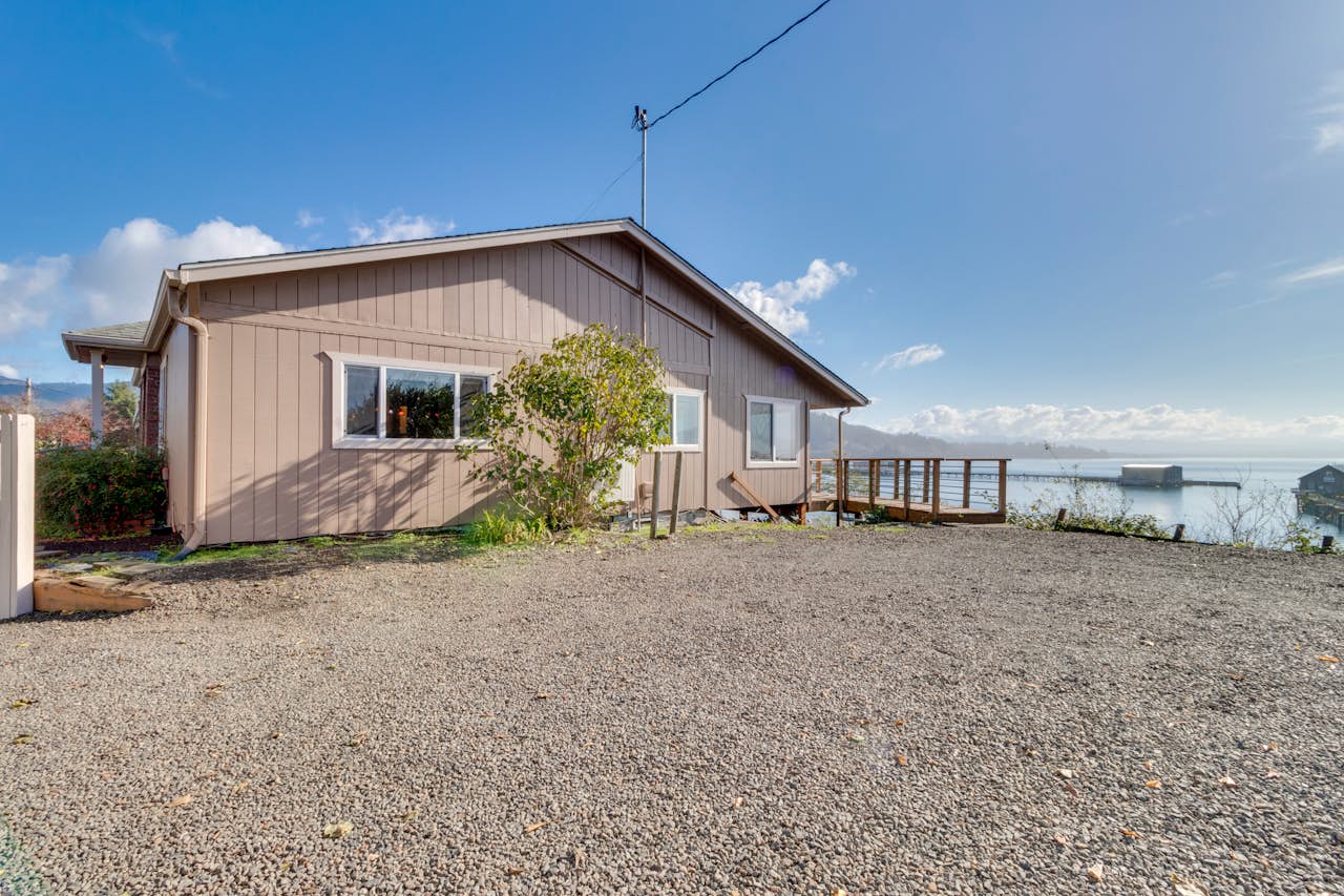 Fisherman's Dream Boat House 2 BD Vacation Rental in Garibaldi, OR