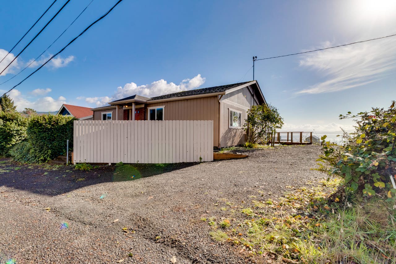 Fisherman's Dream Boat House 2 BD Vacation Rental in Garibaldi, OR