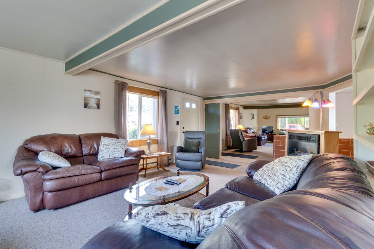 Fisherman's Dream Boat House 2 BD Vacation Rental in Garibaldi, OR