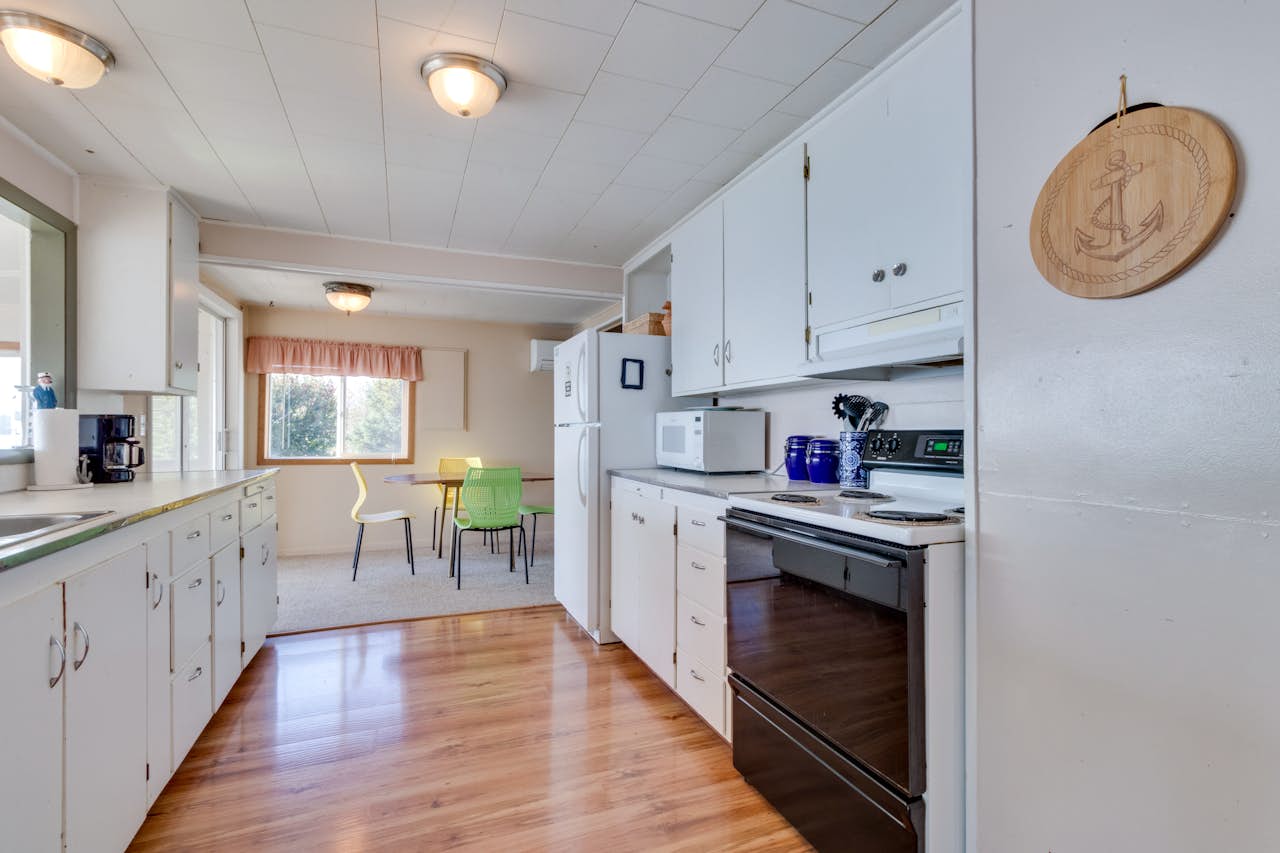 Fisherman's Dream Boat House 2 BD Vacation Rental in Garibaldi, OR