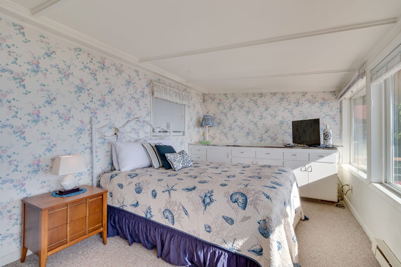 Fisherman's Dream Boat House 2 BD Vacation Rental in Garibaldi, OR