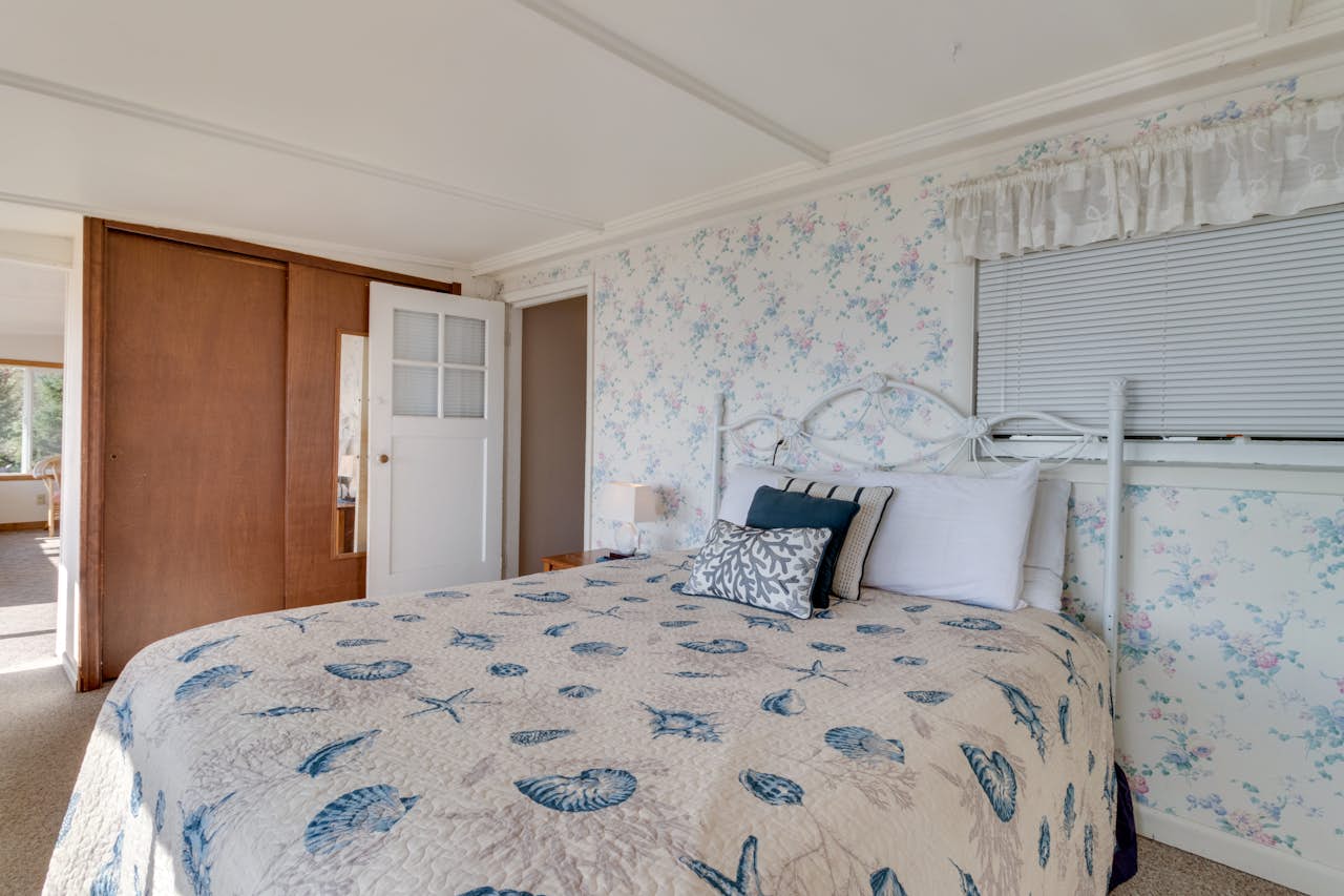 Fisherman's Dream Boat House 2 BD Vacation Rental in Garibaldi, OR