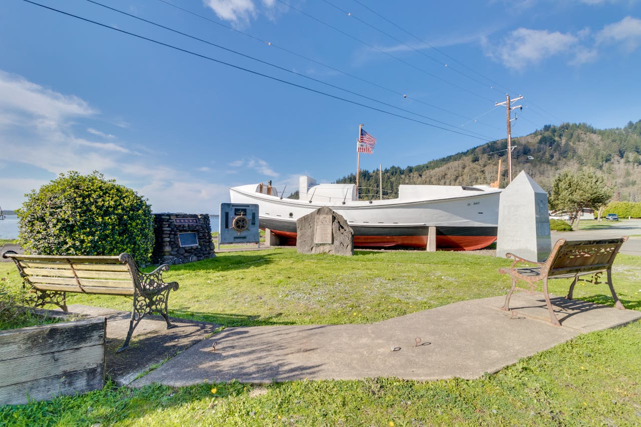 Fisherman's Dream Boat House 2 BD Vacation Rental in Garibaldi, OR