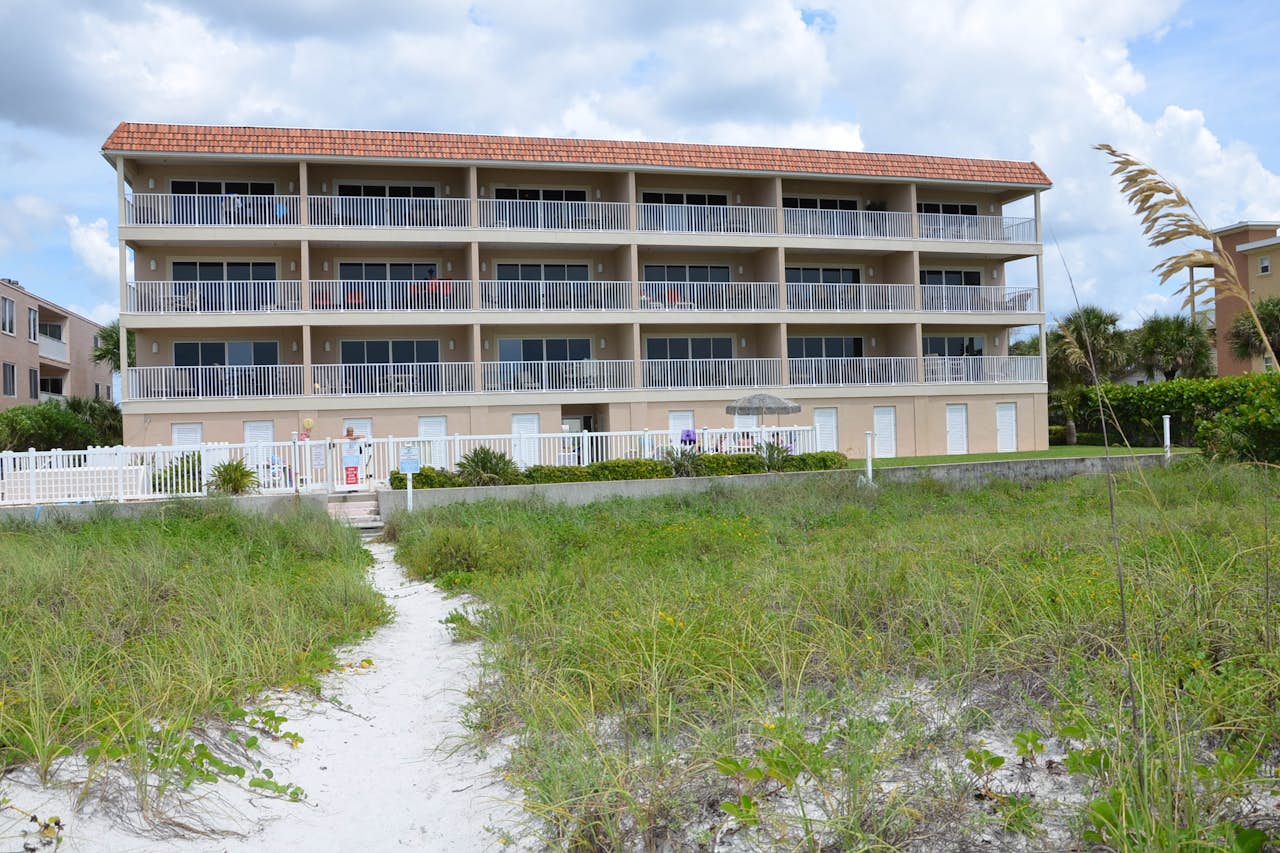 Oceanside 201 2 Bd Vacation Rental In Indian Rocks Beach