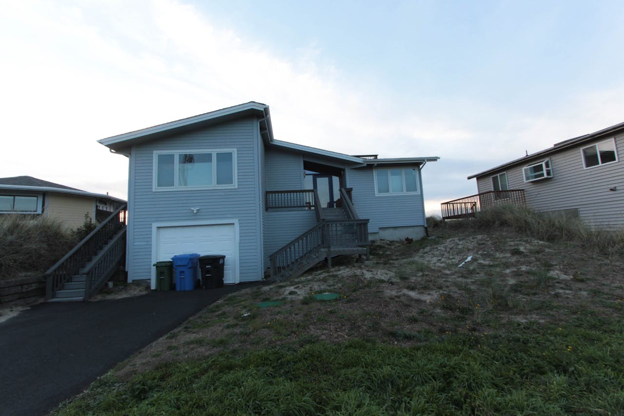 Splash of Blue 4 BD Vacation Rental in Waldport, OR Vacasa