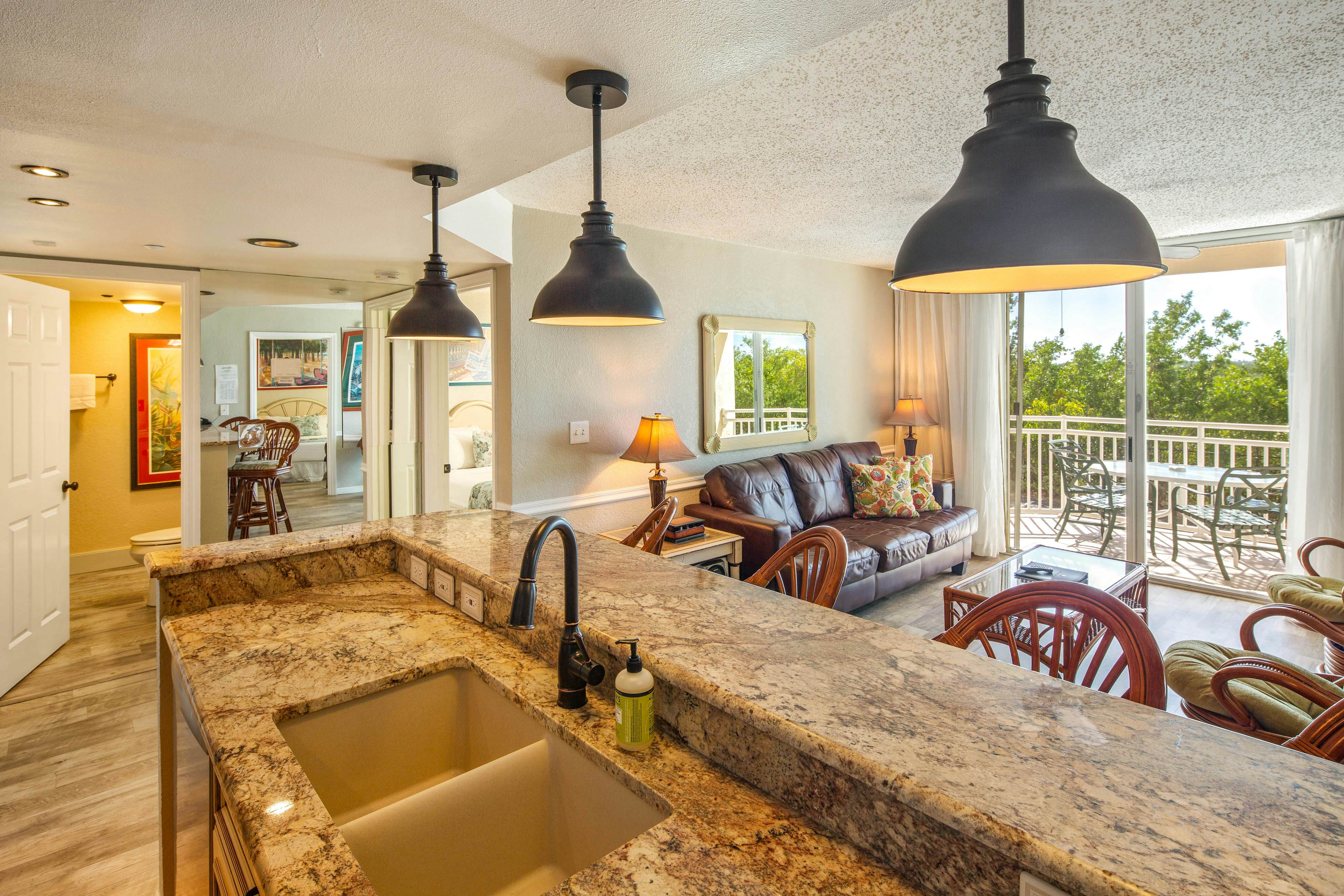 Sunrise Suites - Tahiti Suite 104