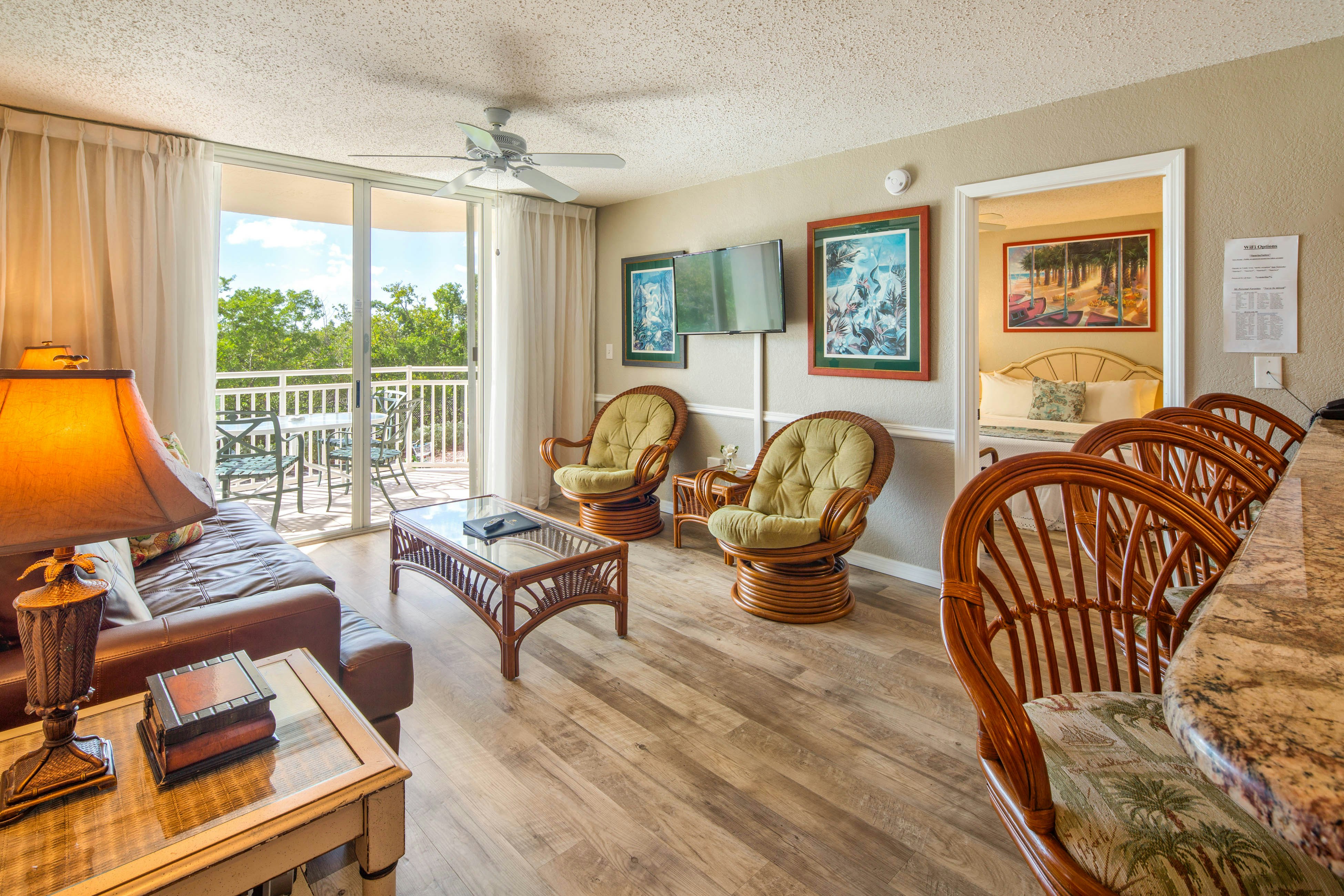 Sunrise Suites - Tahiti Suite 104