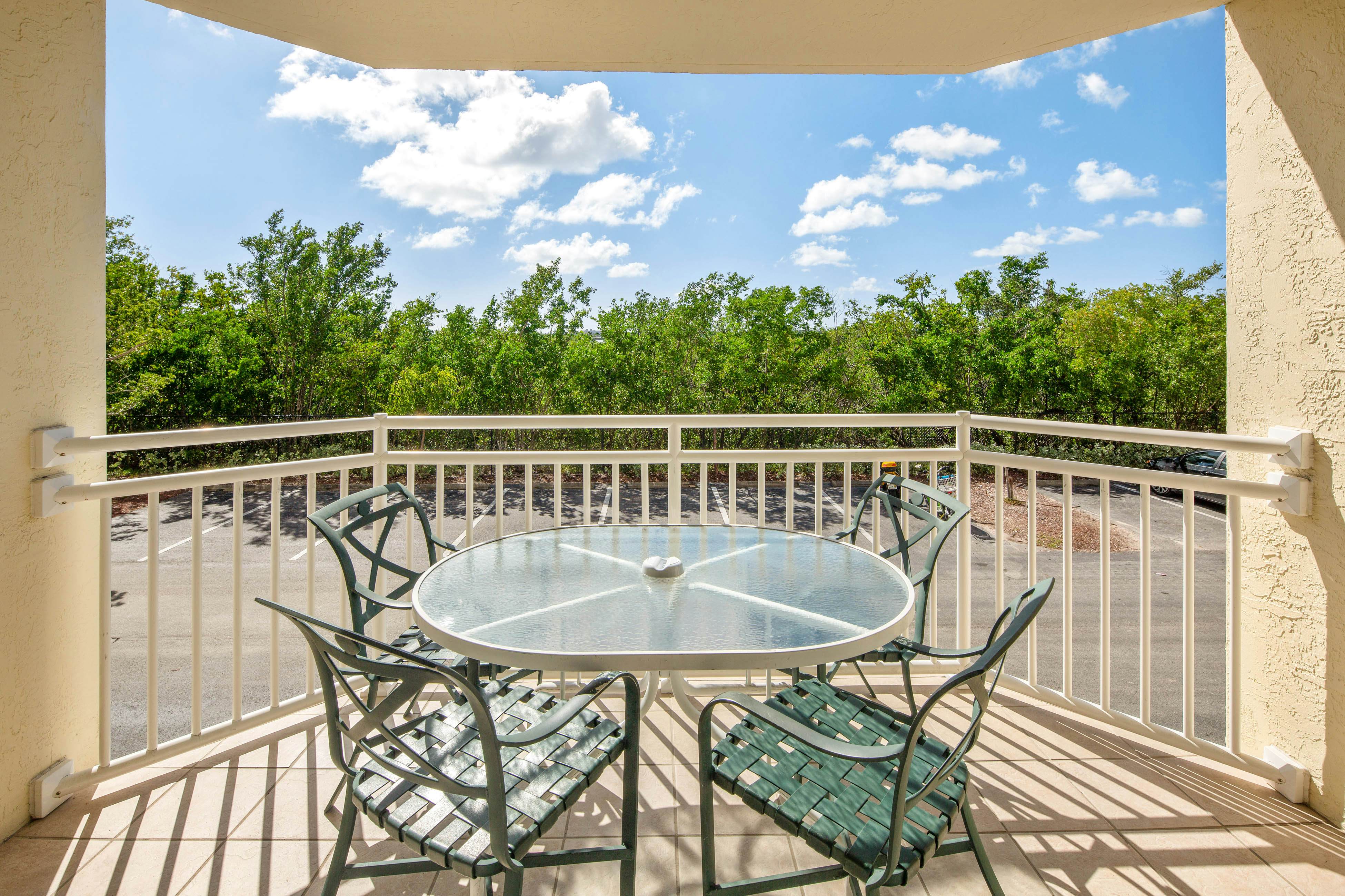 Sunrise Suites - Tahiti Suite 104