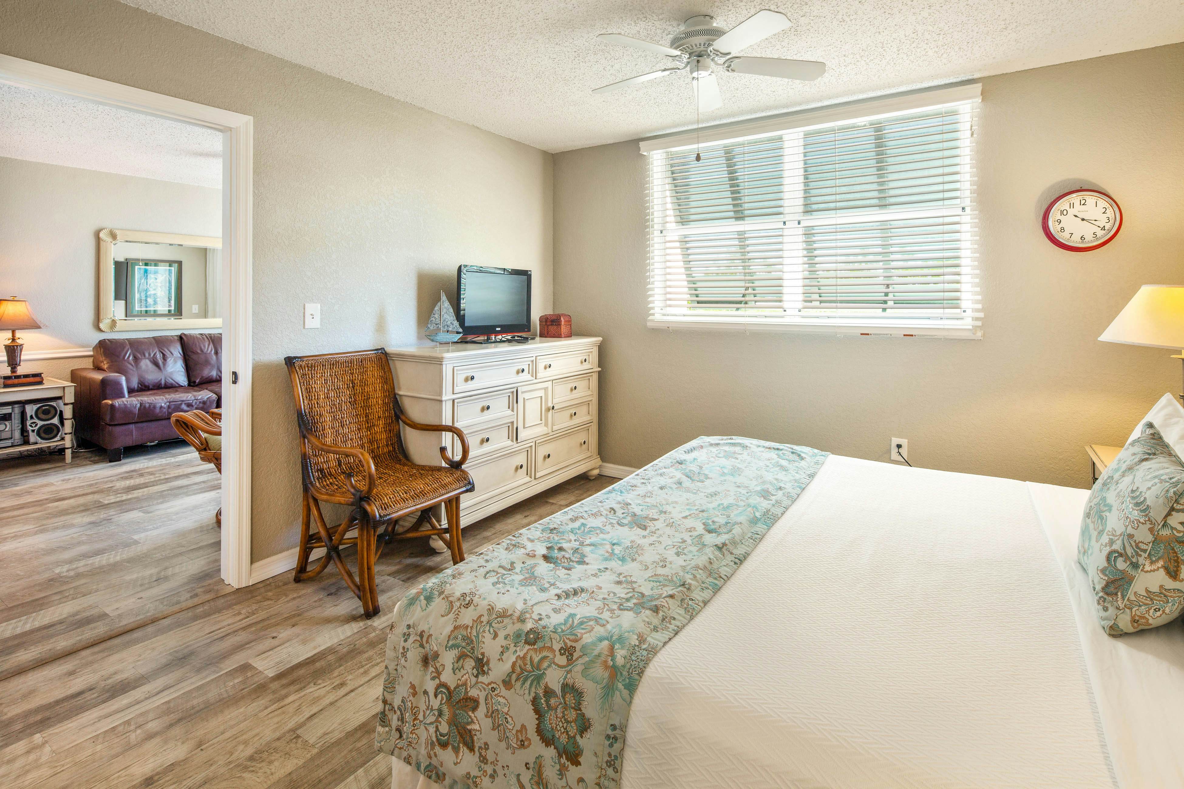 Sunrise Suites - Tahiti Suite 104