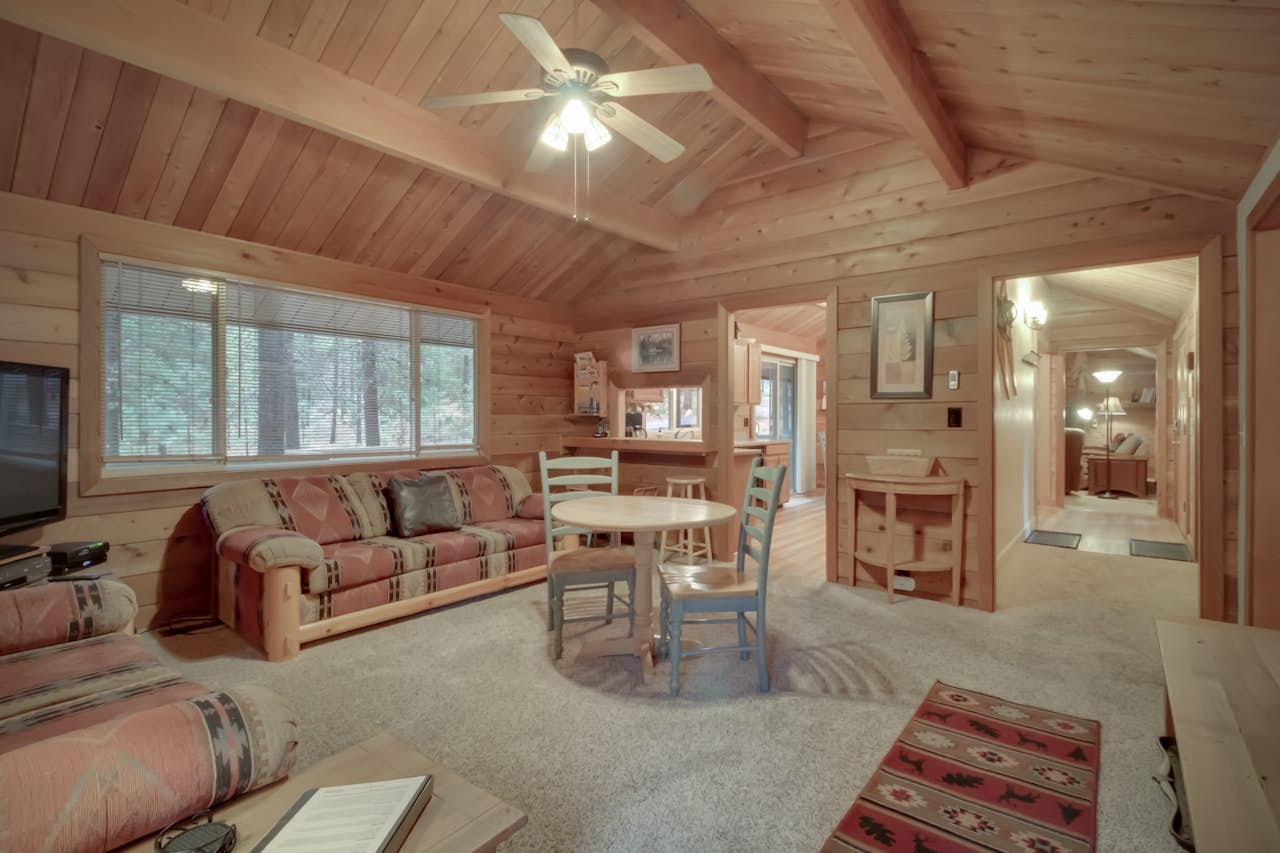 Otter Lane 11 3 BD Vacation Rental in Sunriver, OR Vacasa