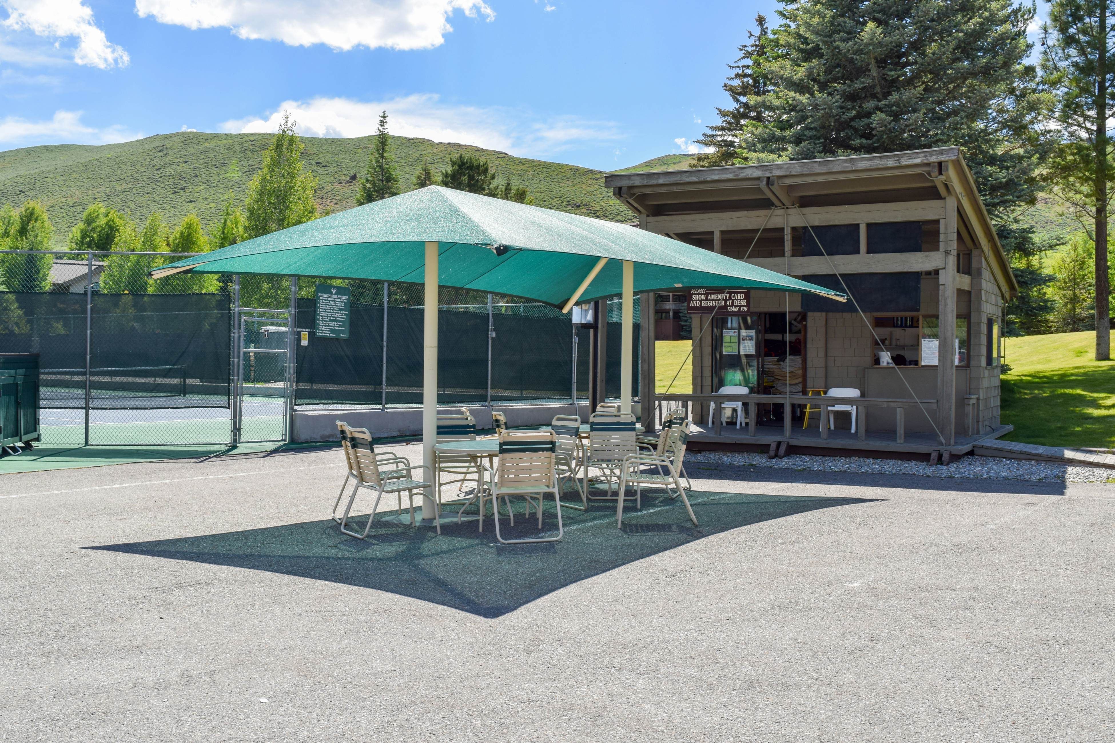 Elkhorn Escape - Renovated 2020