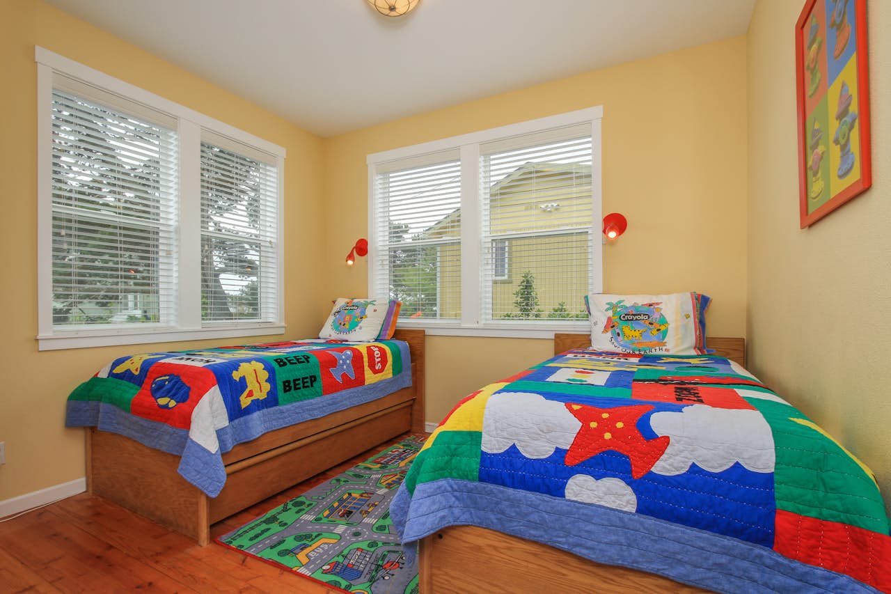 The Yellow Rose House 3 BD Vacation Rental in Lincoln City, OR Vacasa