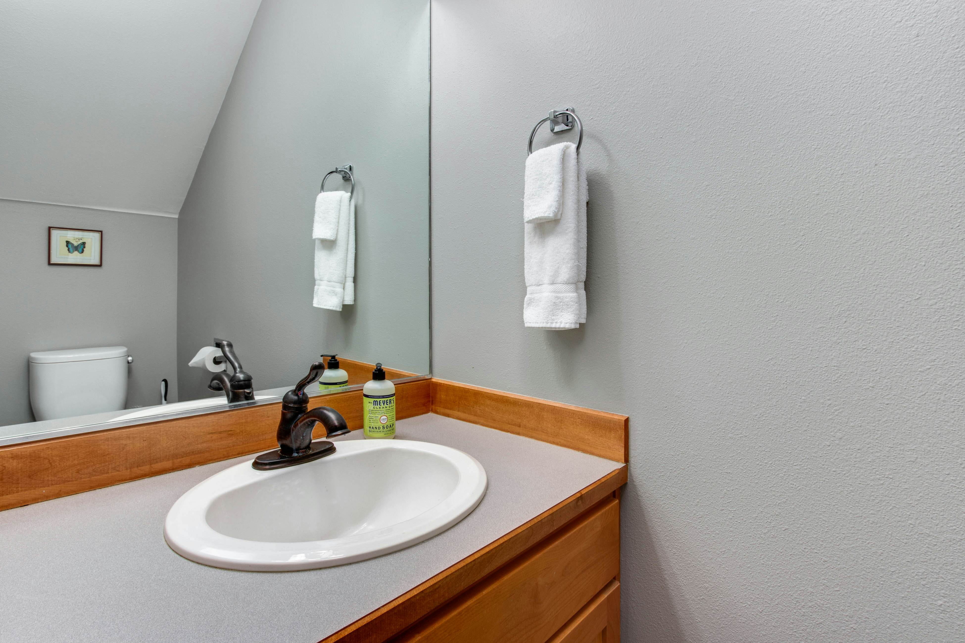 The Oasis on Devils Lake 3 BD Lincoln City, OR Vacation Rental Vacasa