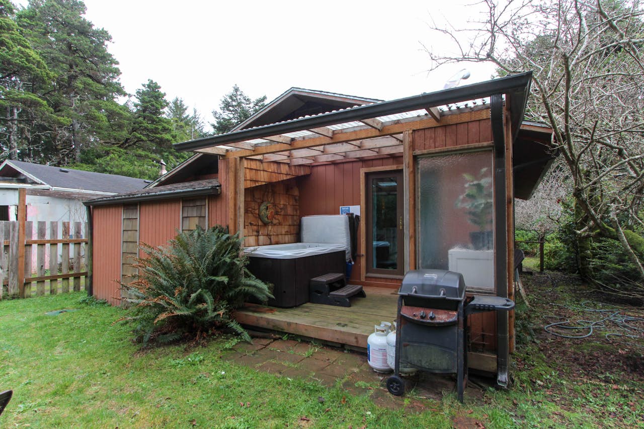The Getaway 2 BD Vacation Rental in Yachats, OR Vacasa