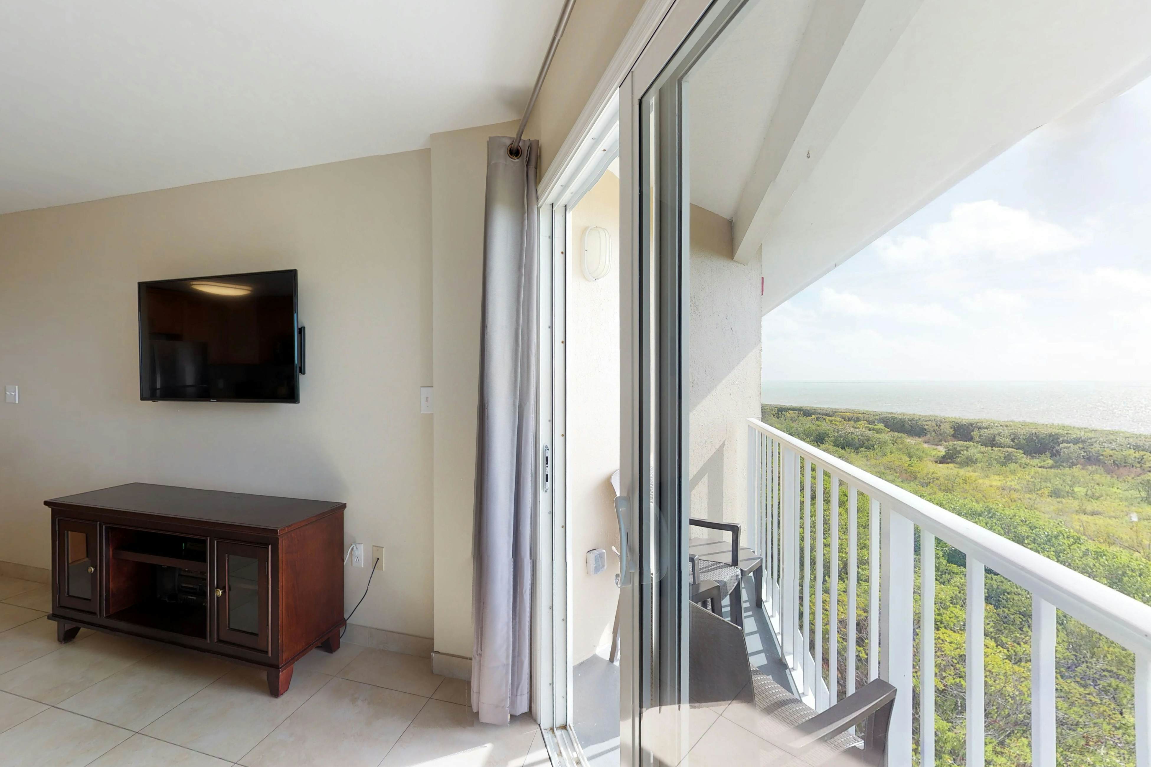 Vitamin Sea - Ocean Pointe #3412