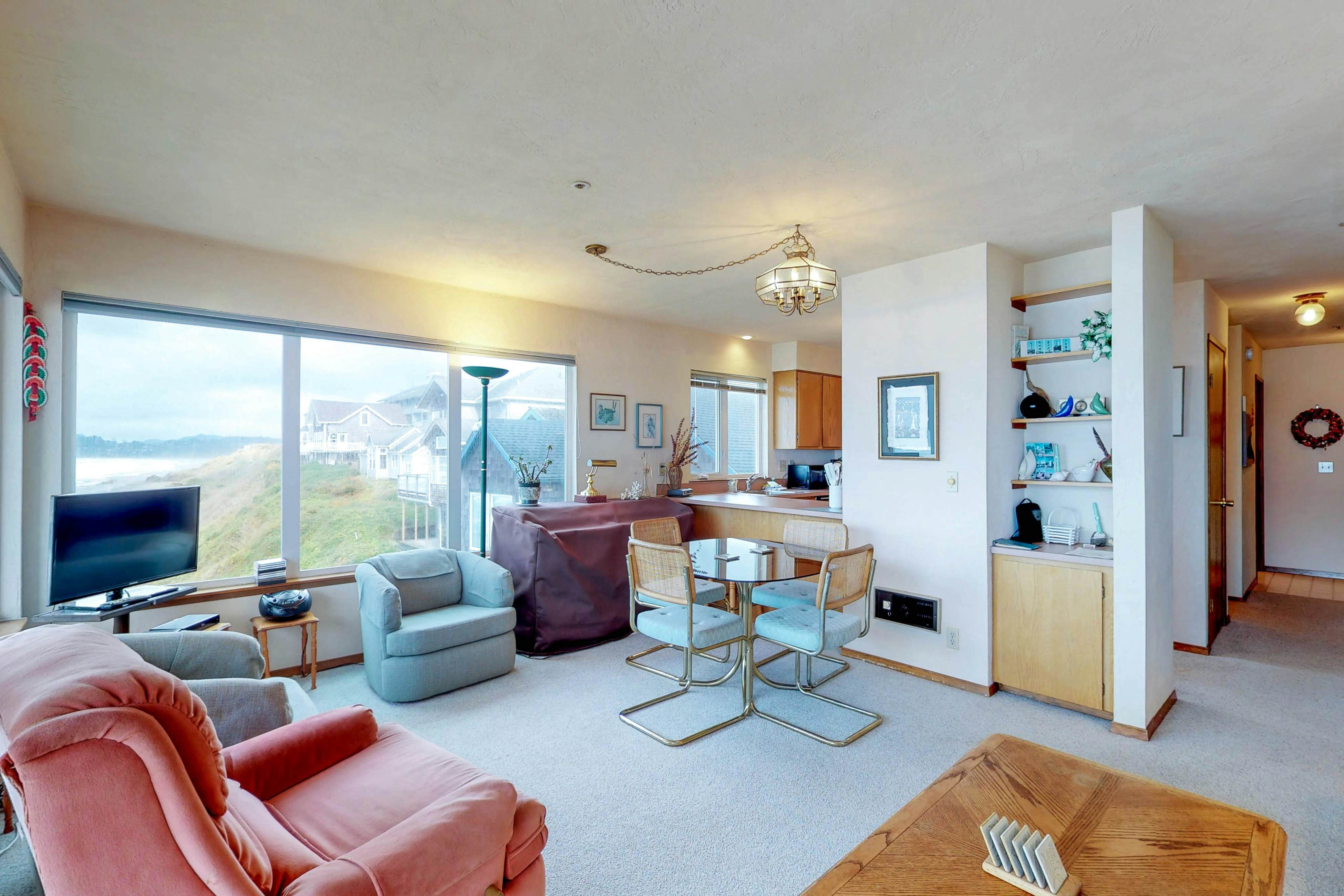 Nye Beach Lighthouse Vista