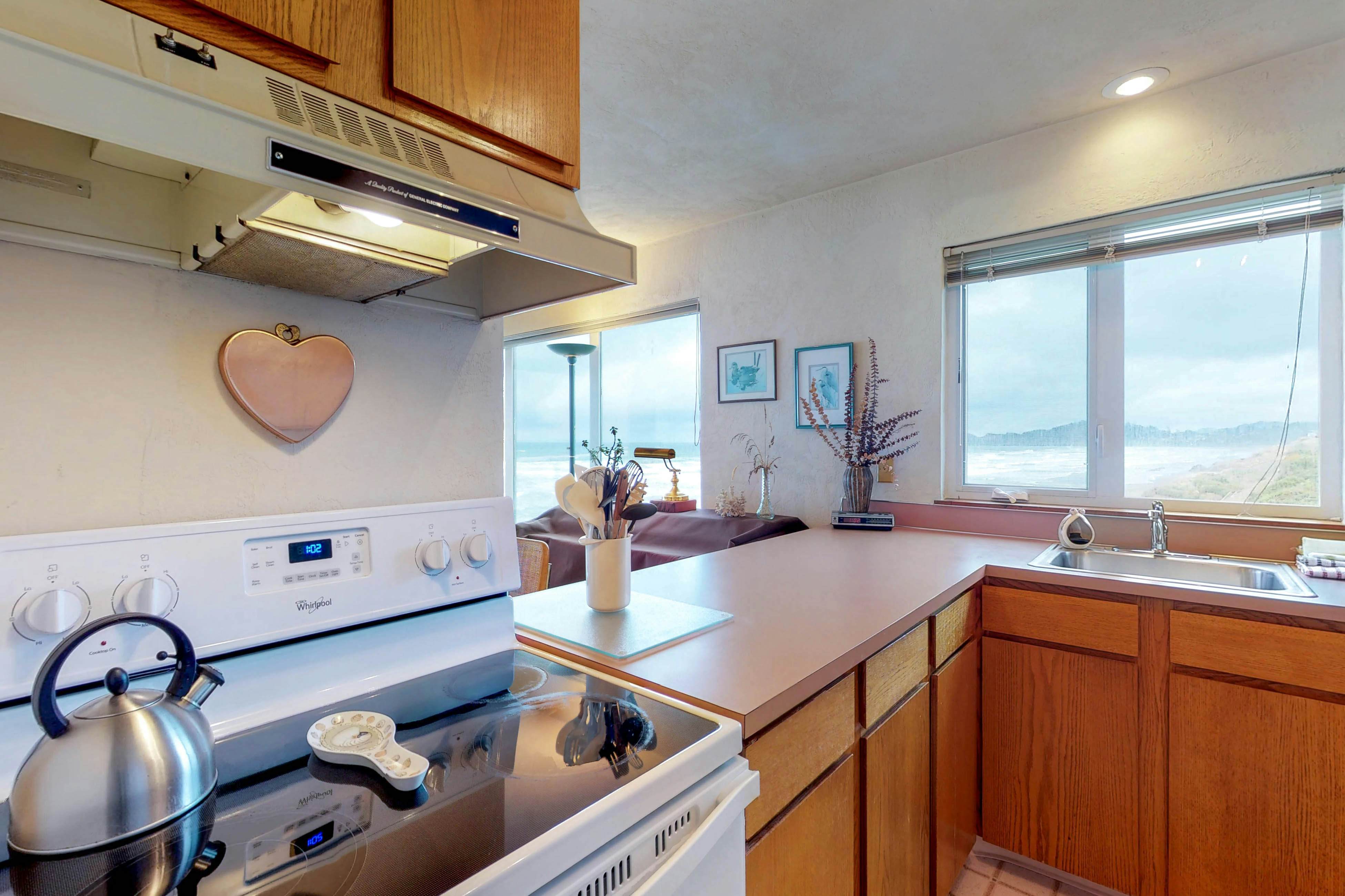 Nye Beach Lighthouse Vista