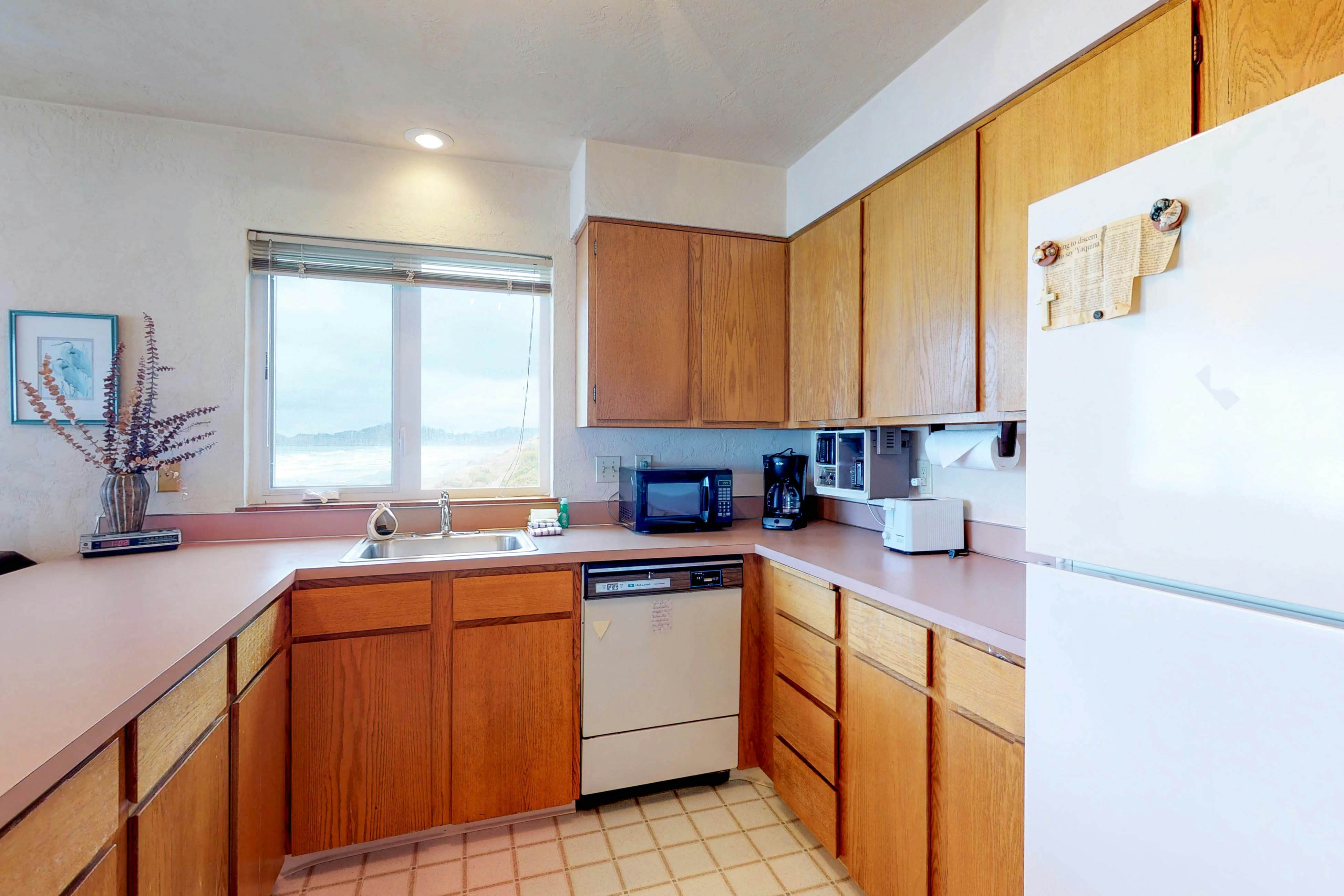 Nye Beach Lighthouse Vista