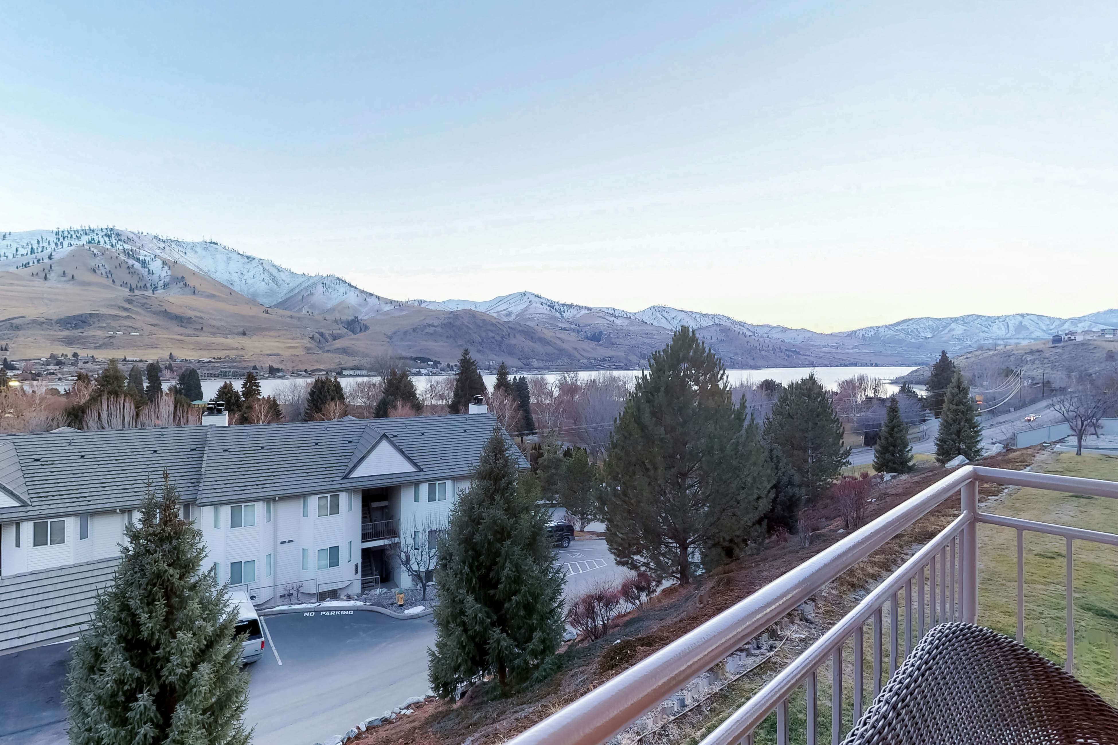 Park Pointe Condos Chelan Vacation Rentals Vacasa