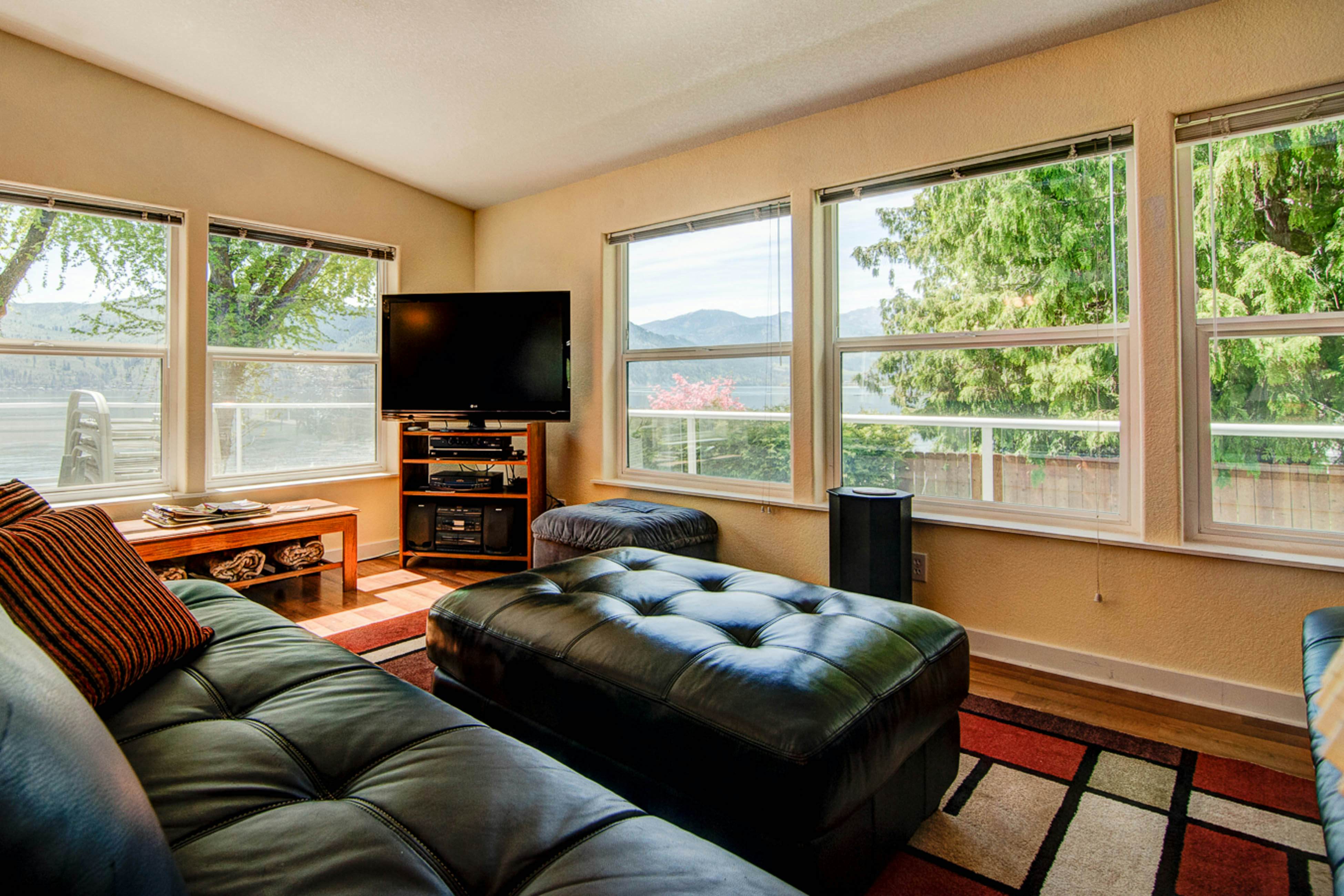 Fray's Lane Waterfront Home