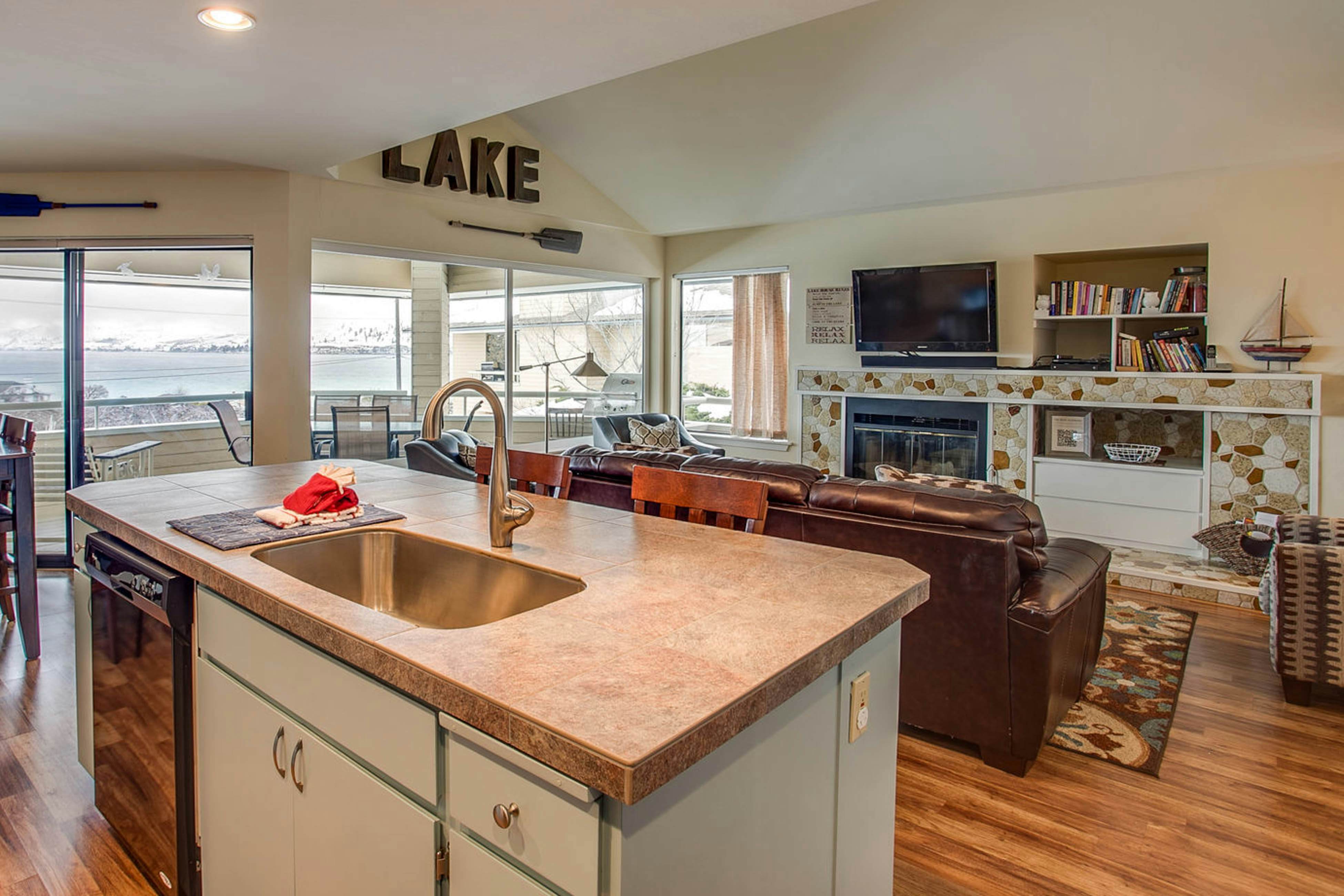 Wapato Point Halmalka Condo 511A 3 BD Manson, WA Vacation Rental Vacasa