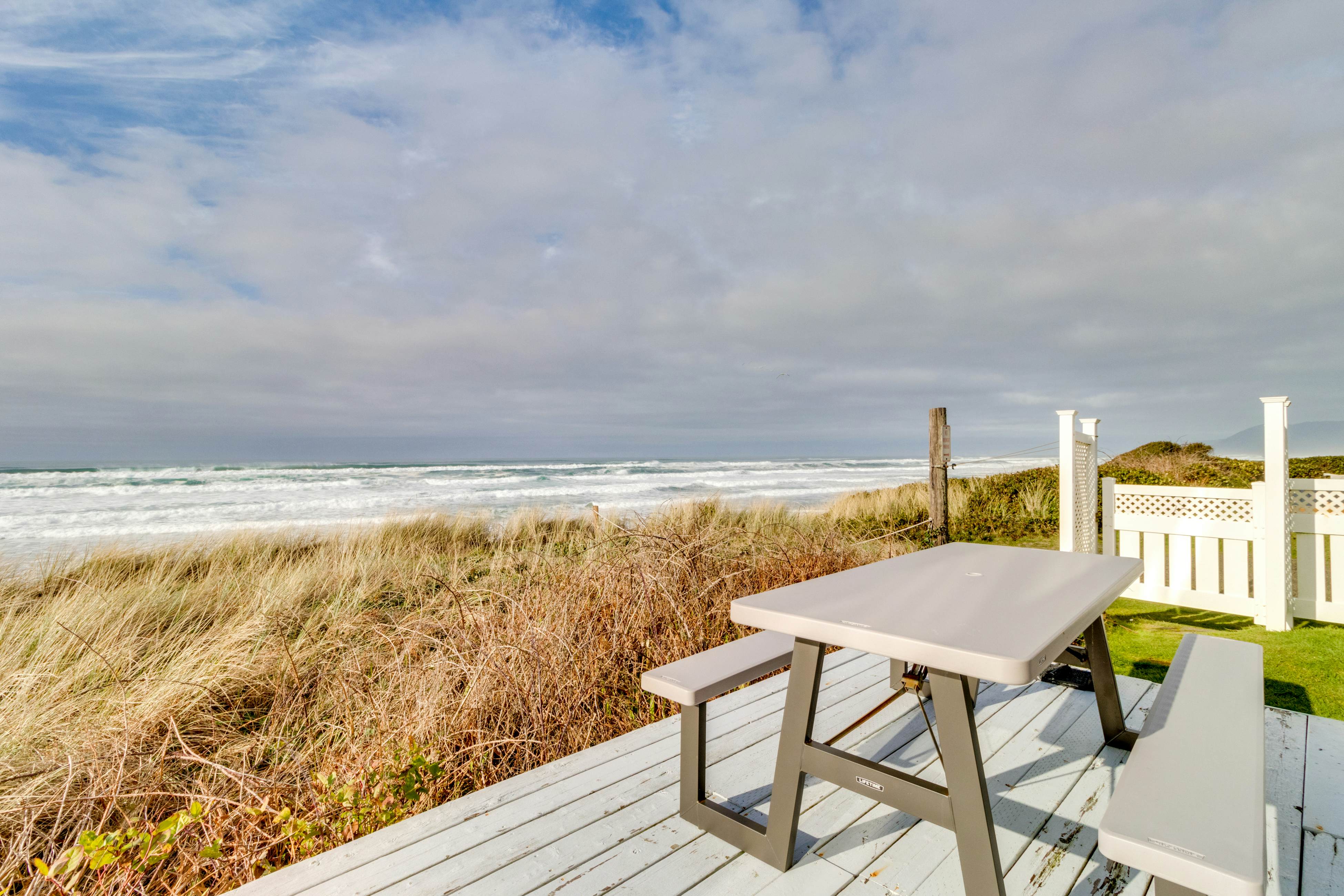 Twin Rocks Oceanfront Beach House 4 BD Vacation Rental in Rockaway