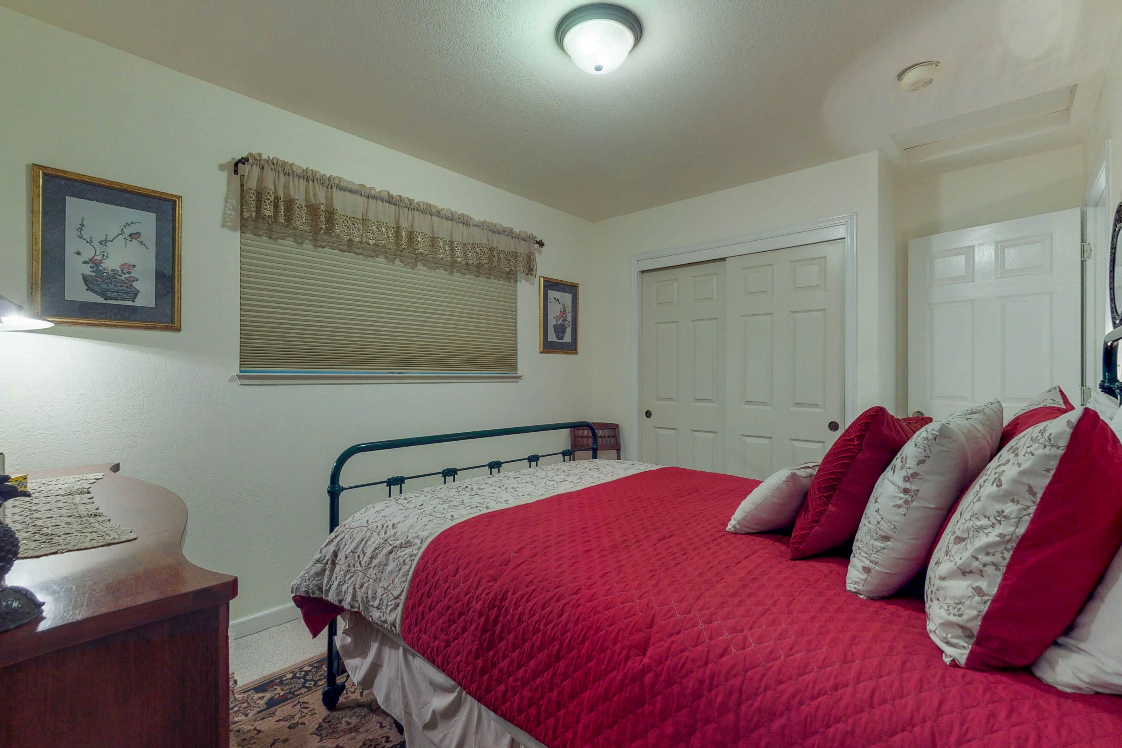 Tree Top View Cabin 2 BD Vacation Rental in Felton, CA Vacasa