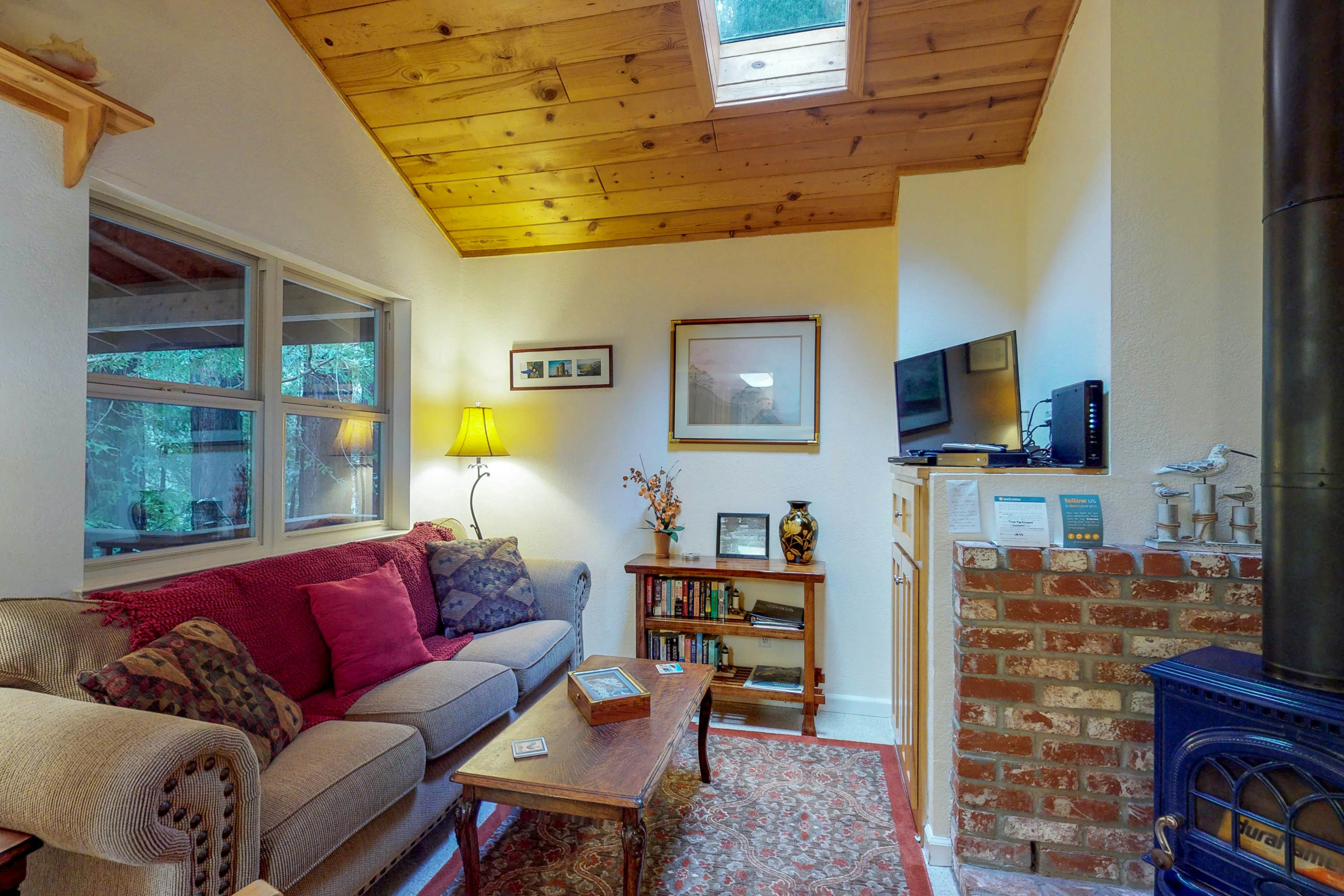 Tree Top View Cabin 2 BD Vacation Rental in Felton, CA Vacasa