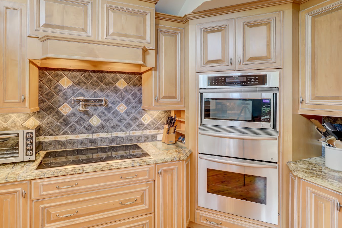 Royal Estate Plus Guest House Vacation Rental In Hilton