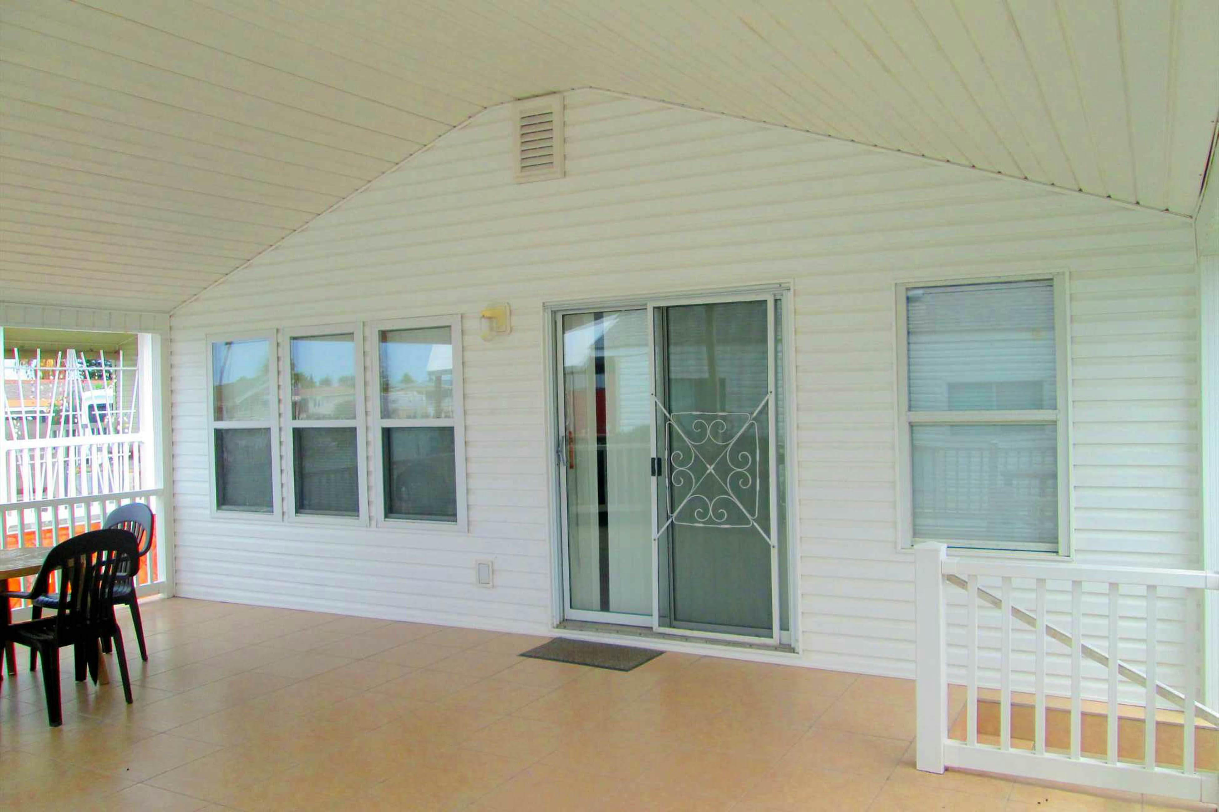 Long Island Village 214 Bonnet