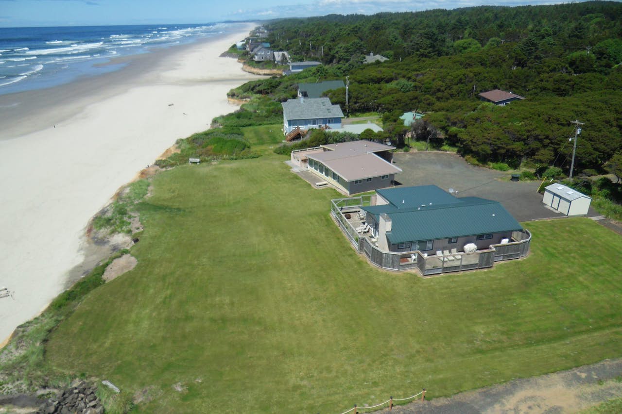 Sparkling Sands Oceanfront w Hot Tub 3 BD Vacation Rental in Yachats