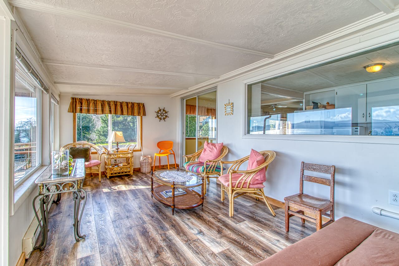 Fisherman's Dream Boat House 2 BD Vacation Rental in Garibaldi, OR