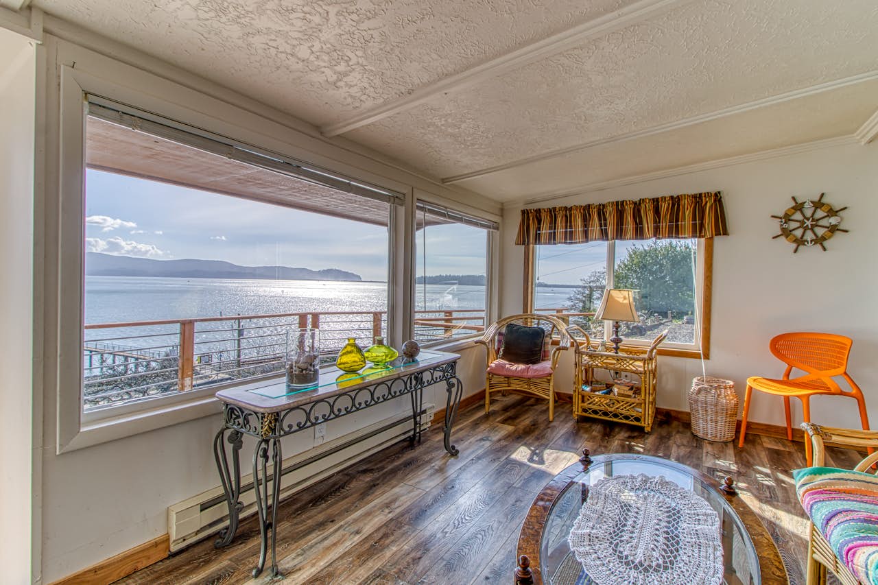 Fisherman's Dream Boat House 2 BD Vacation Rental in Garibaldi, OR