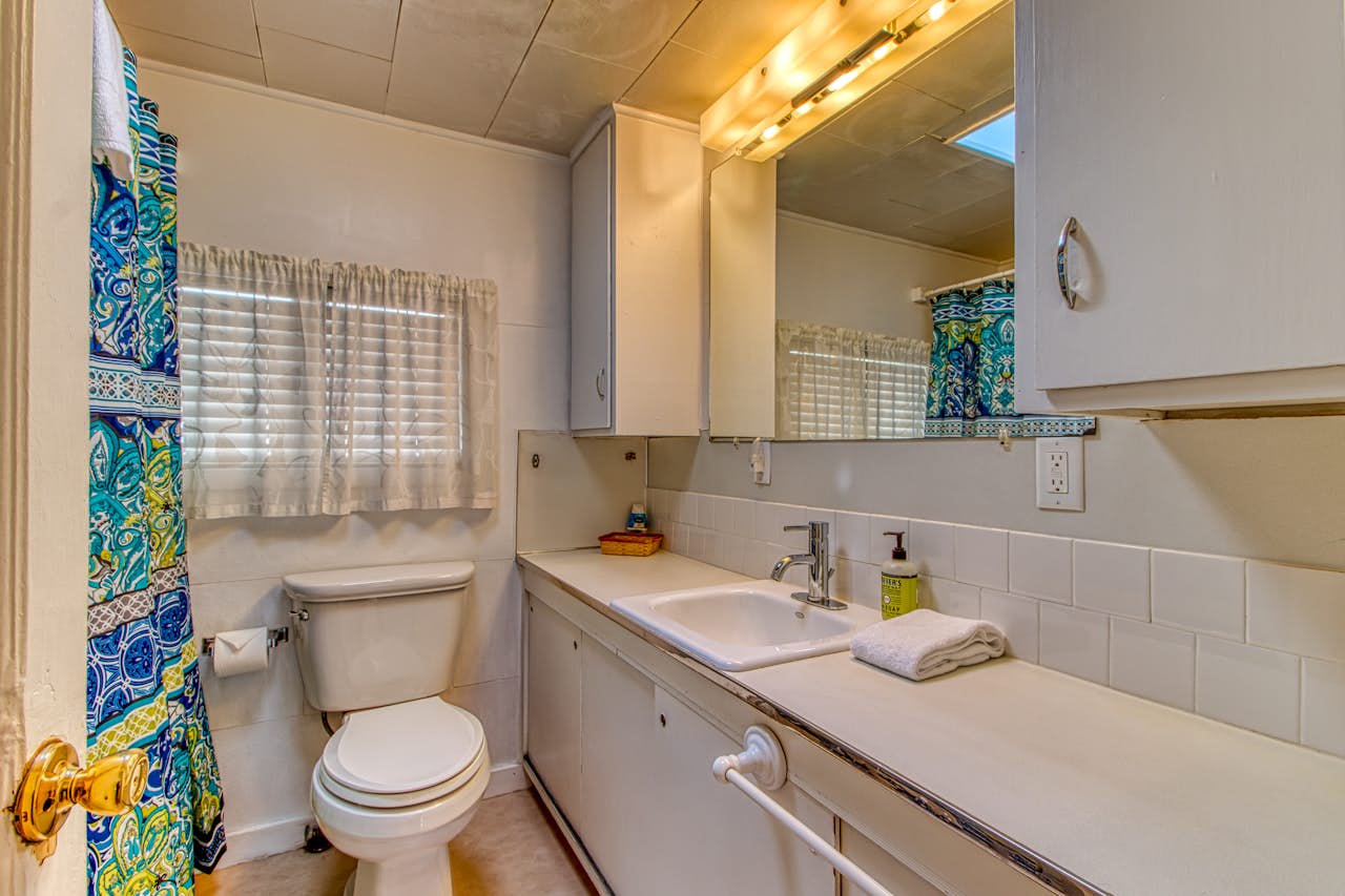 Fisherman's Dream Boat House 2 BD Vacation Rental in Garibaldi, OR