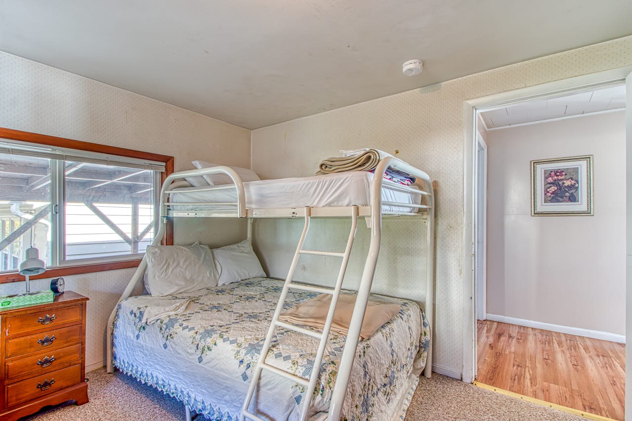 Fisherman's Dream Boat House 2 BD Vacation Rental in Garibaldi, OR