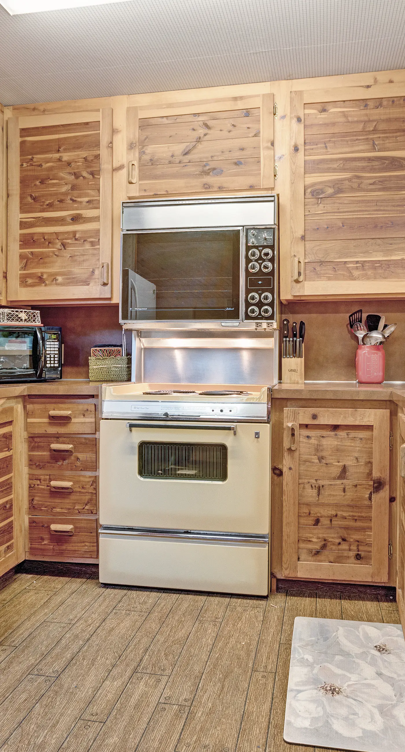 Sabala Cabin 1 BD Bandon, OR Vacation Rental Vacasa