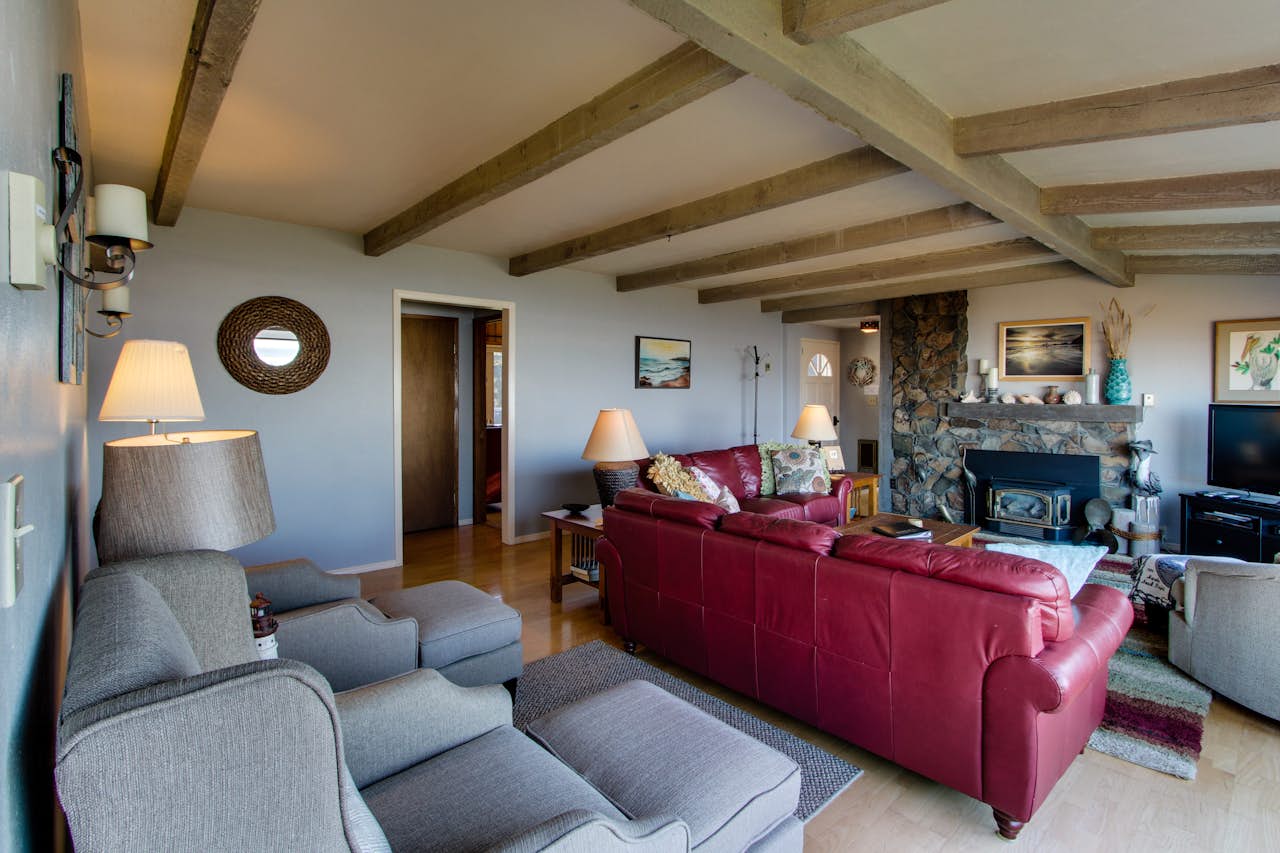 Seadrifter Oceanfront Beach House 4 BD Vacation Rental in Seal Rock