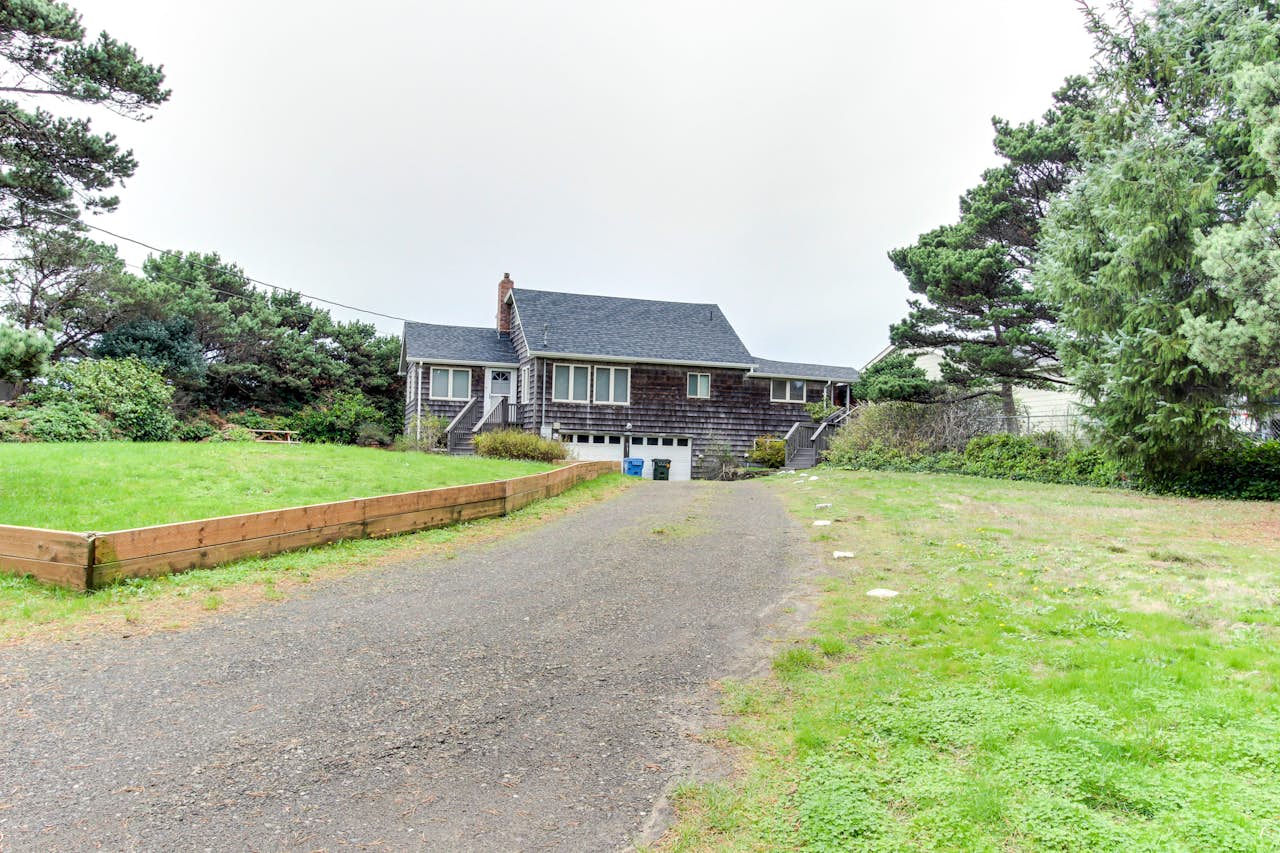 Seadrifter Oceanfront Beach House 4 BD Vacation Rental in Seal Rock