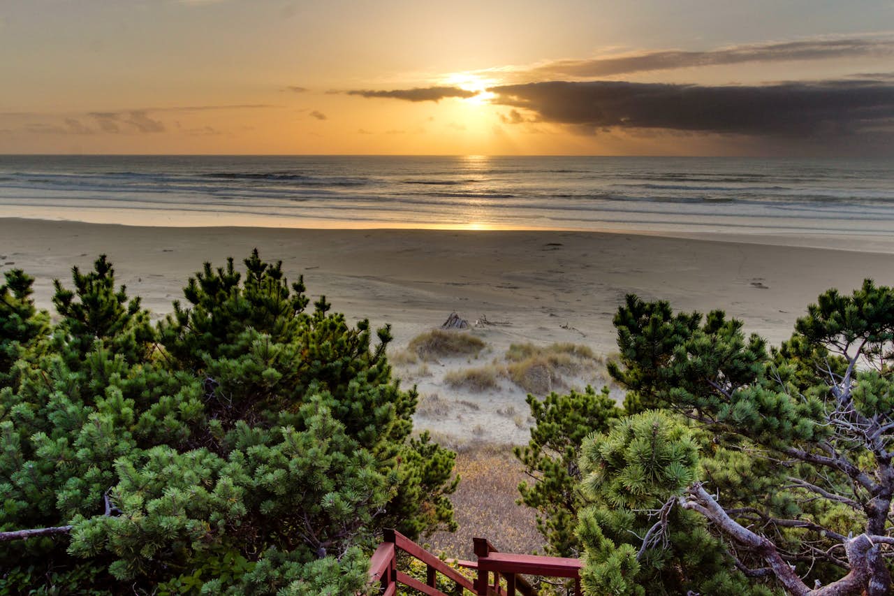 Seadrifter Oceanfront Beach House 4 BD Vacation Rental in Seal Rock