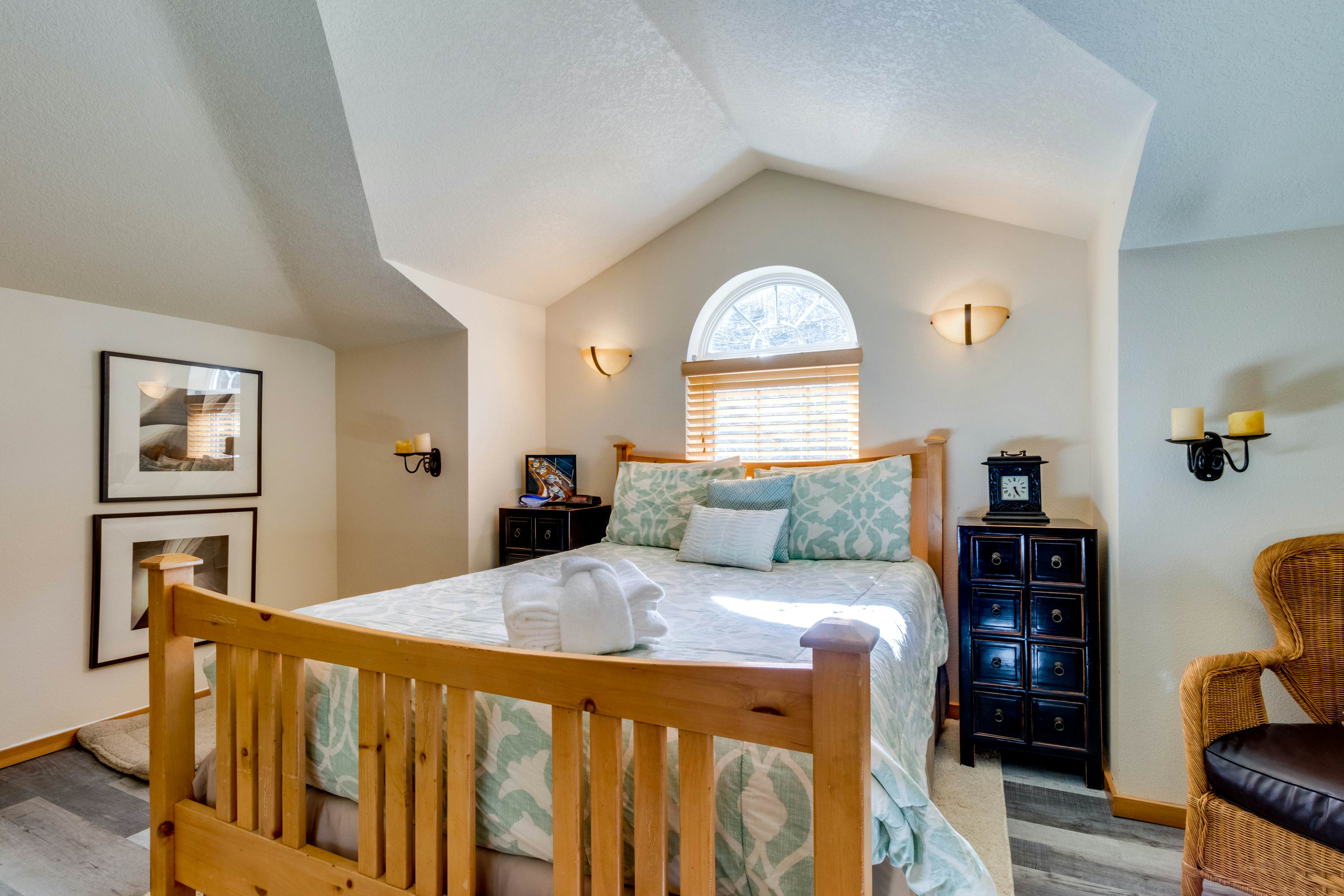 Cozy Cannon Beach Condo 1 BD Cannon Beach, OR Vacation Rental Vacasa