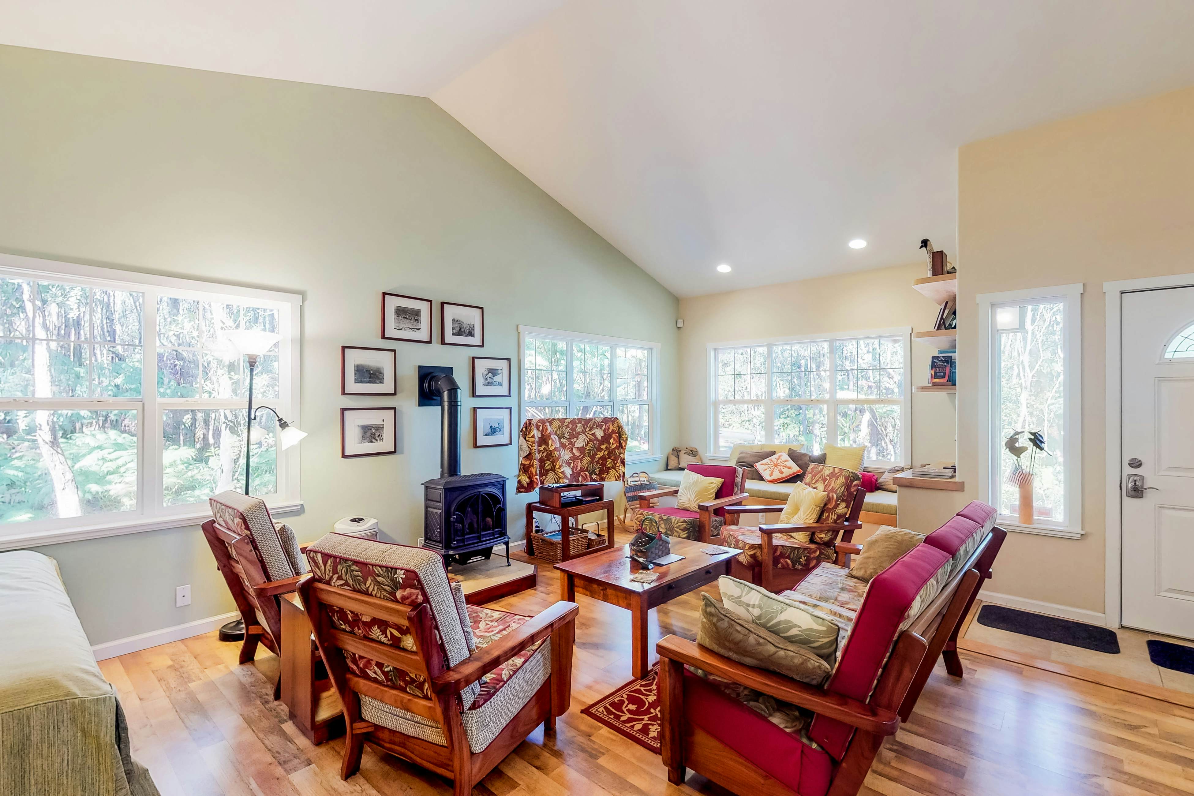 Pele Noe - 3 Miles From Volcanoes National Park