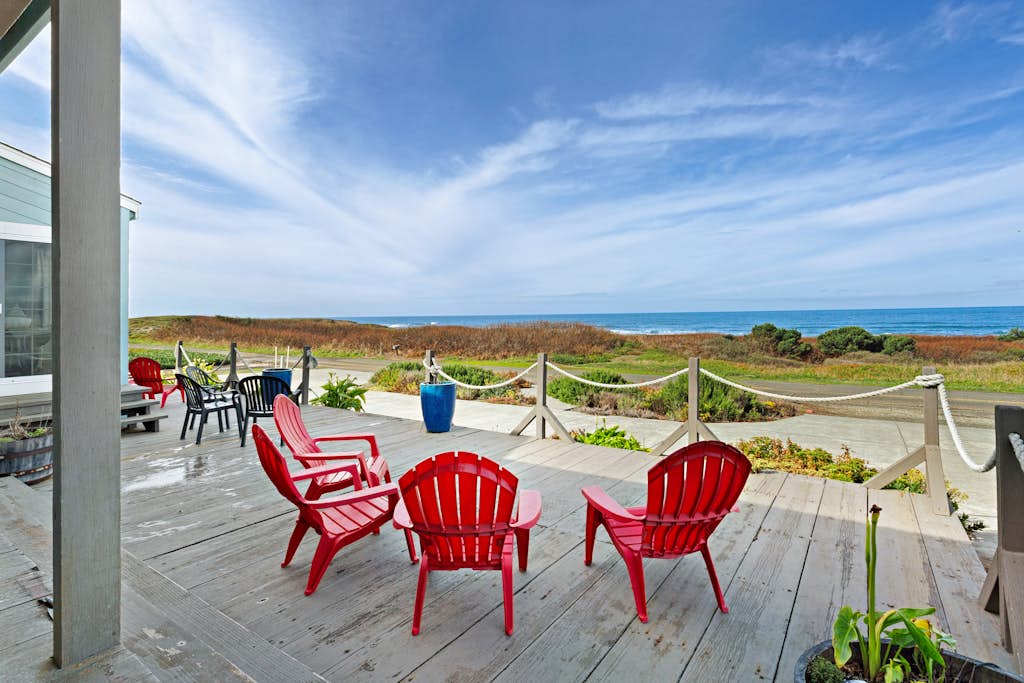 Oceanfront Home-Beach access, Guest House, Hot Tub — Fort Bragg, CA — vacation rental