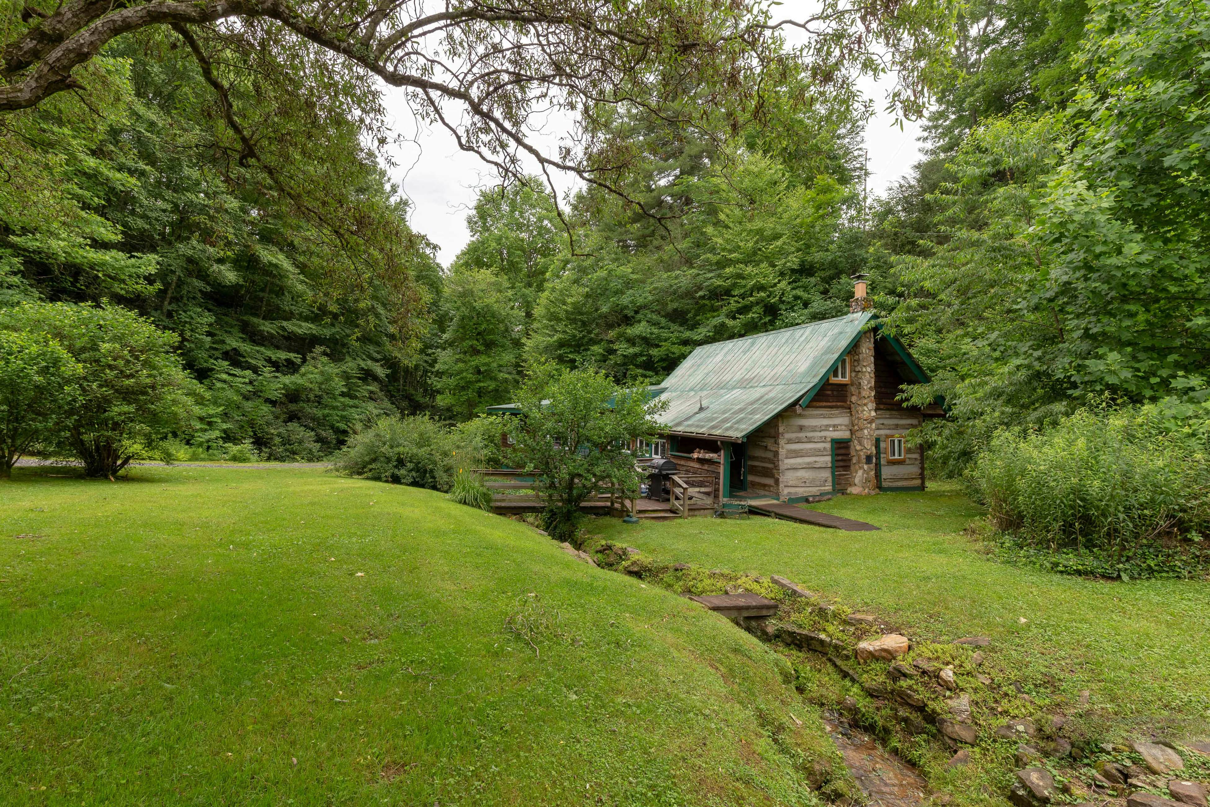 Crackerbox Palace 1 BD Sylva, NC Vacation Rental Vacasa