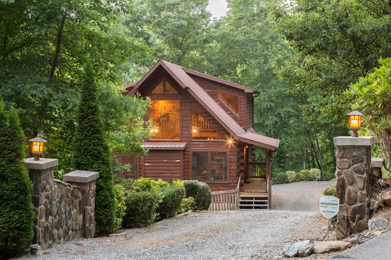 The Summit Lodge | 4 BD Vacation Rental in Sylva, NC | Vacasa