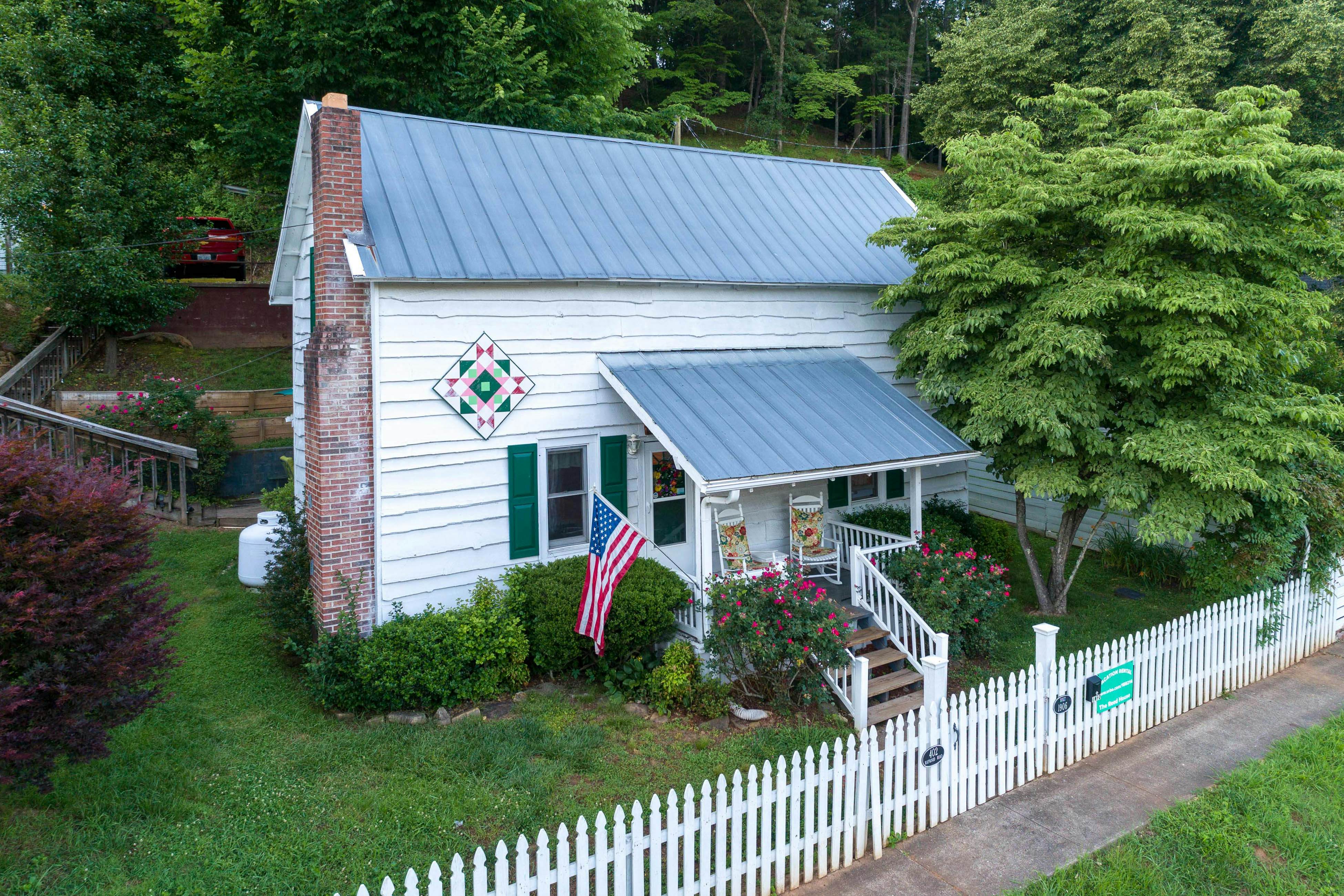 The Reed House 2 BD Dillsboro, NC Vacation Rental Vacasa