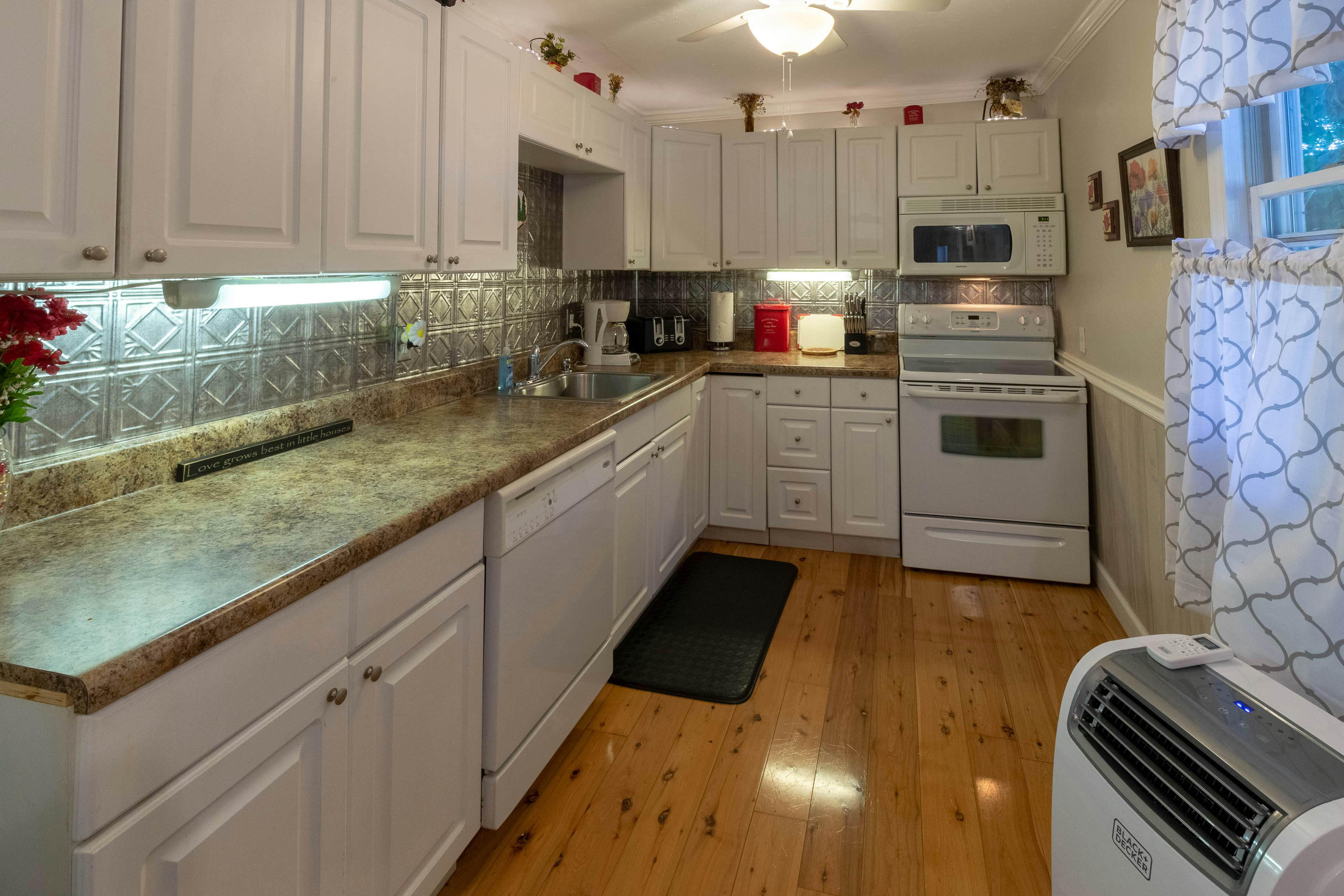 The Reed House 2 BD Dillsboro, NC Vacation Rental Vacasa