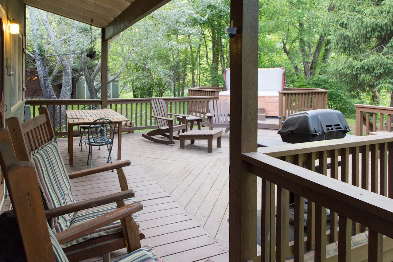 Along the River Cottage 2 BD Vacation Rental in Cullowhee, NC Vacasa