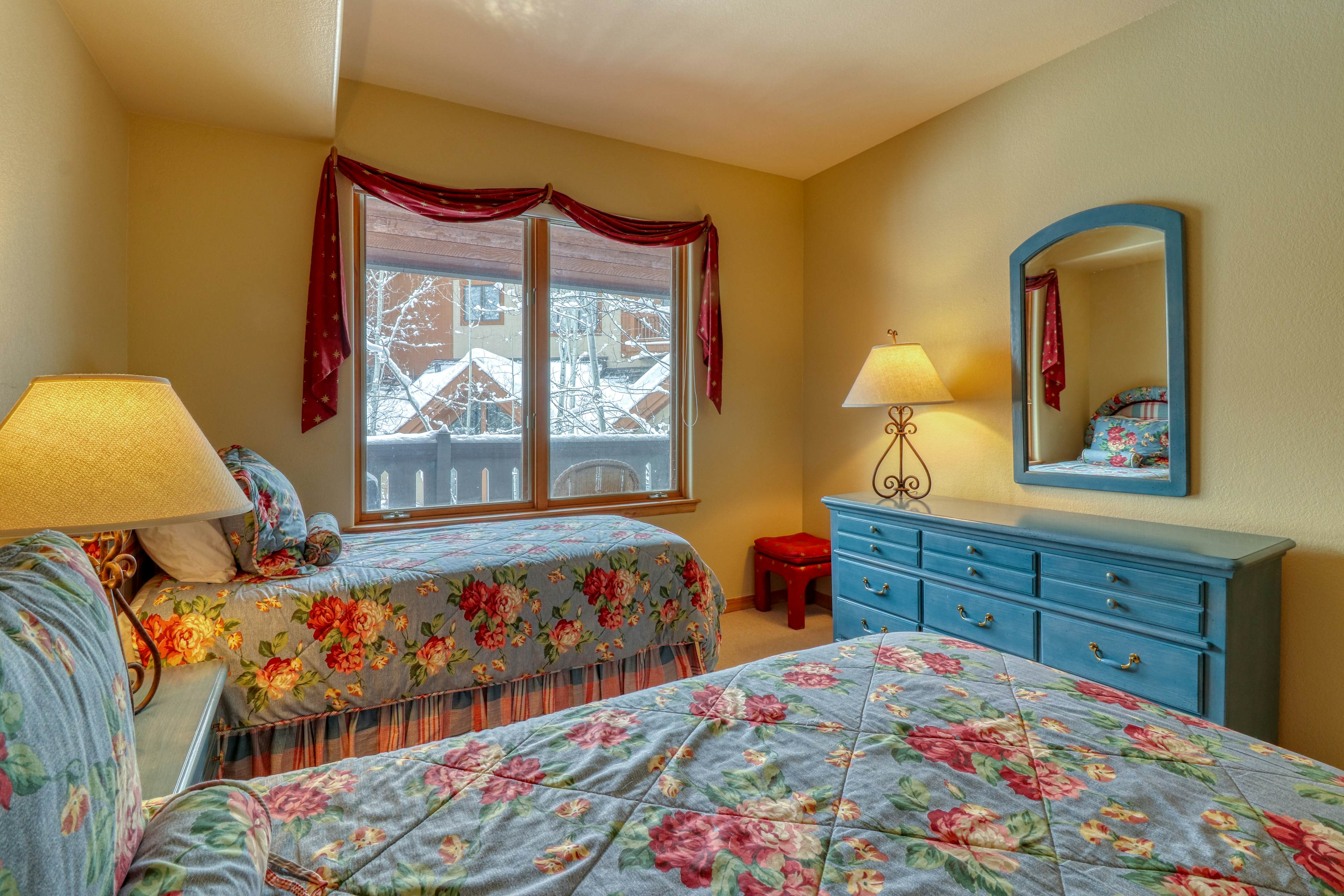 Spruce Tree Lodge #208