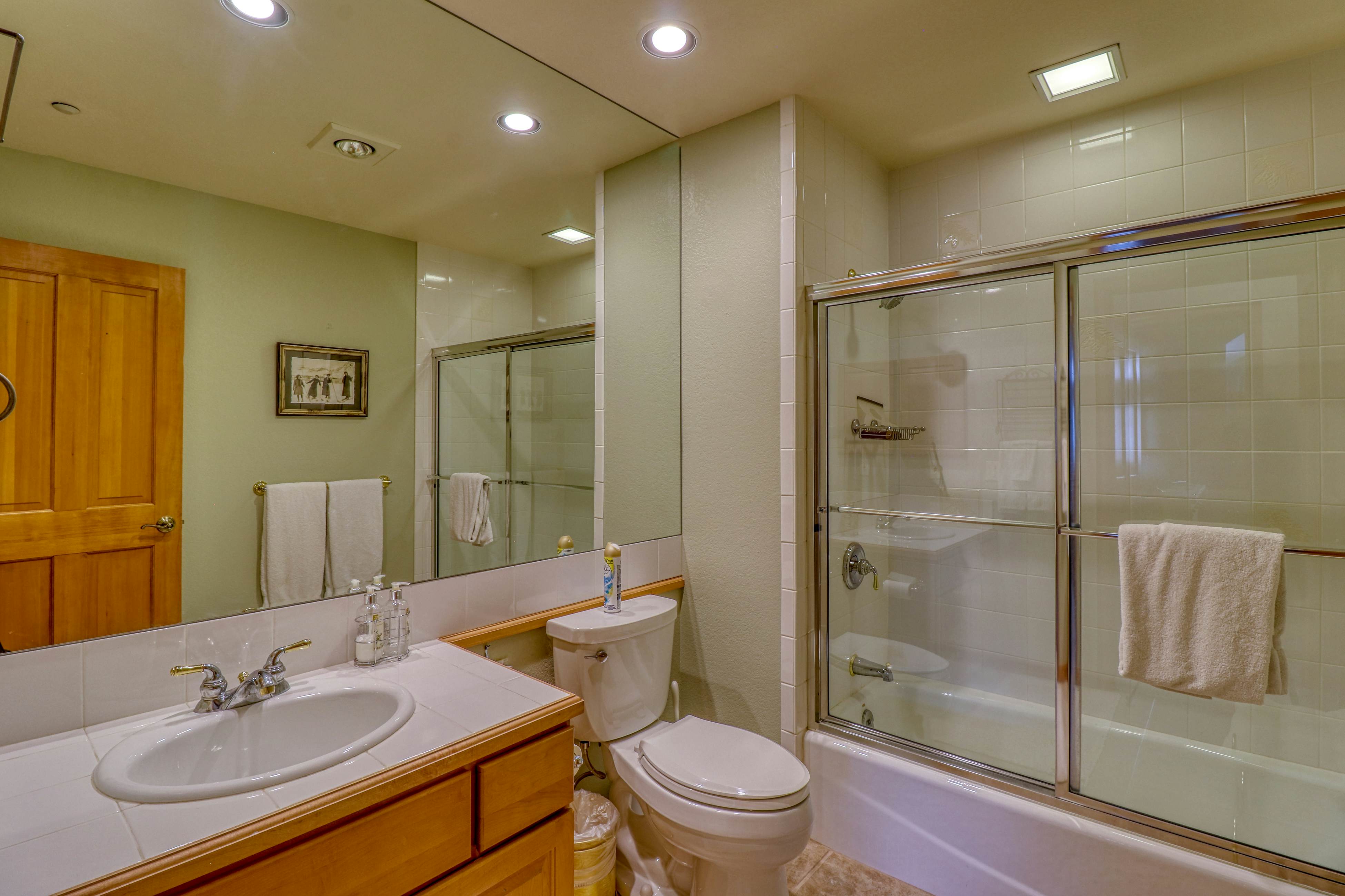 Spruce Tree Lodge #208