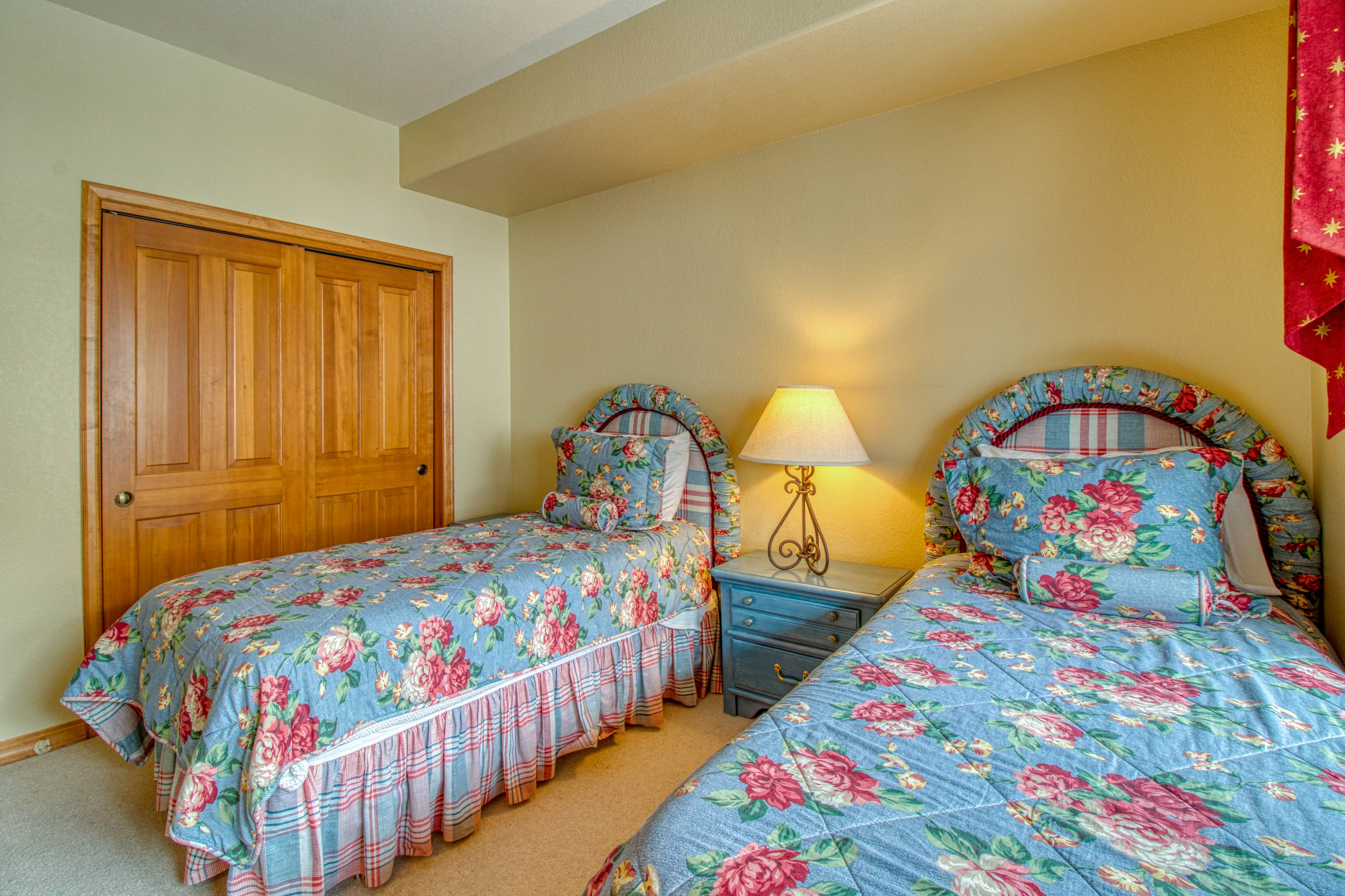 Spruce Tree Lodge #208